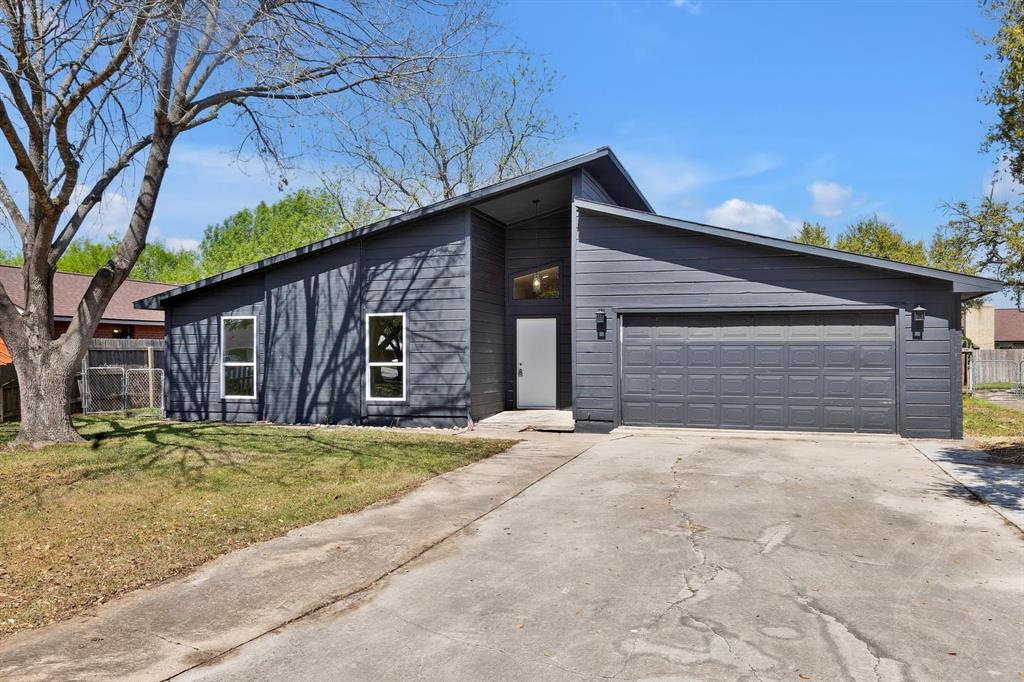 Modern house in the heart of Lockhart