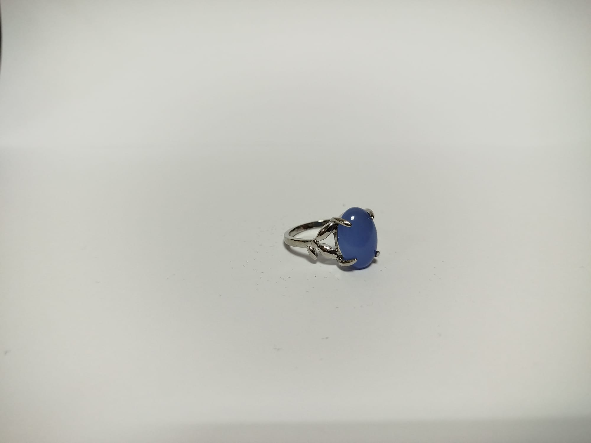 Anillo de plata con piedra azul