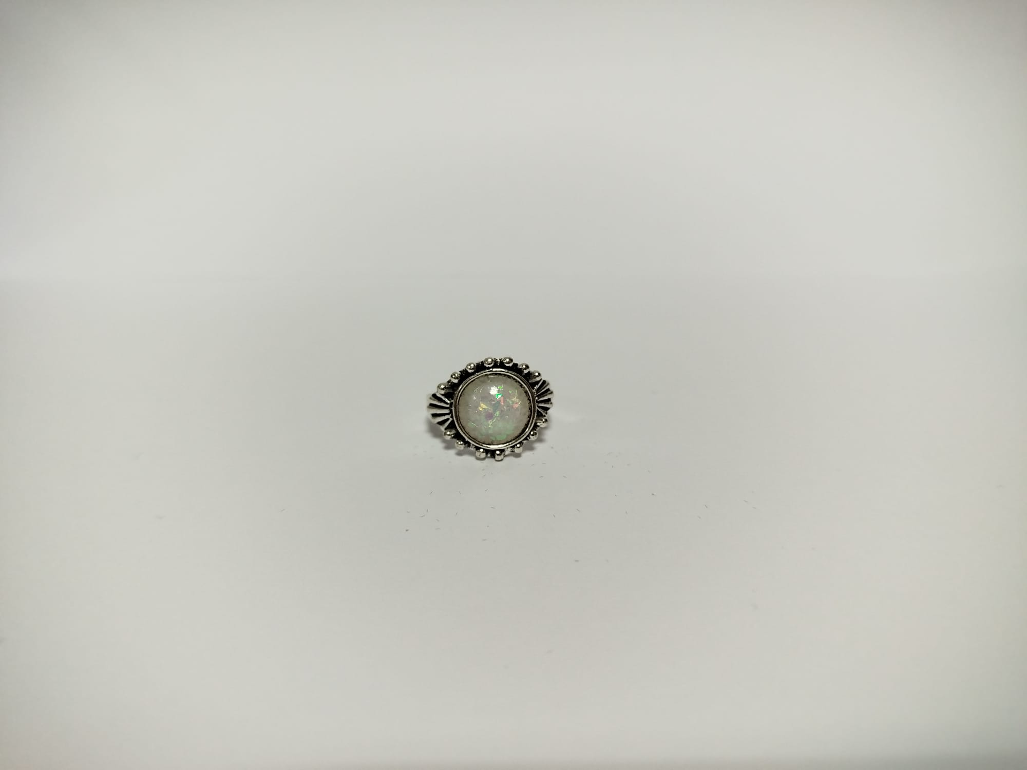 Anillo de plata con ópalo