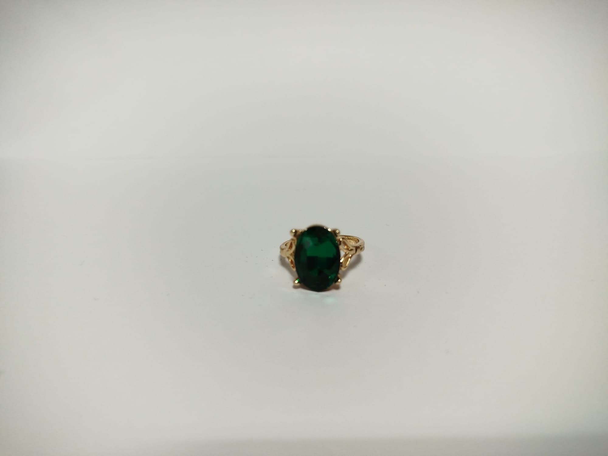 Anillo con esmeralda