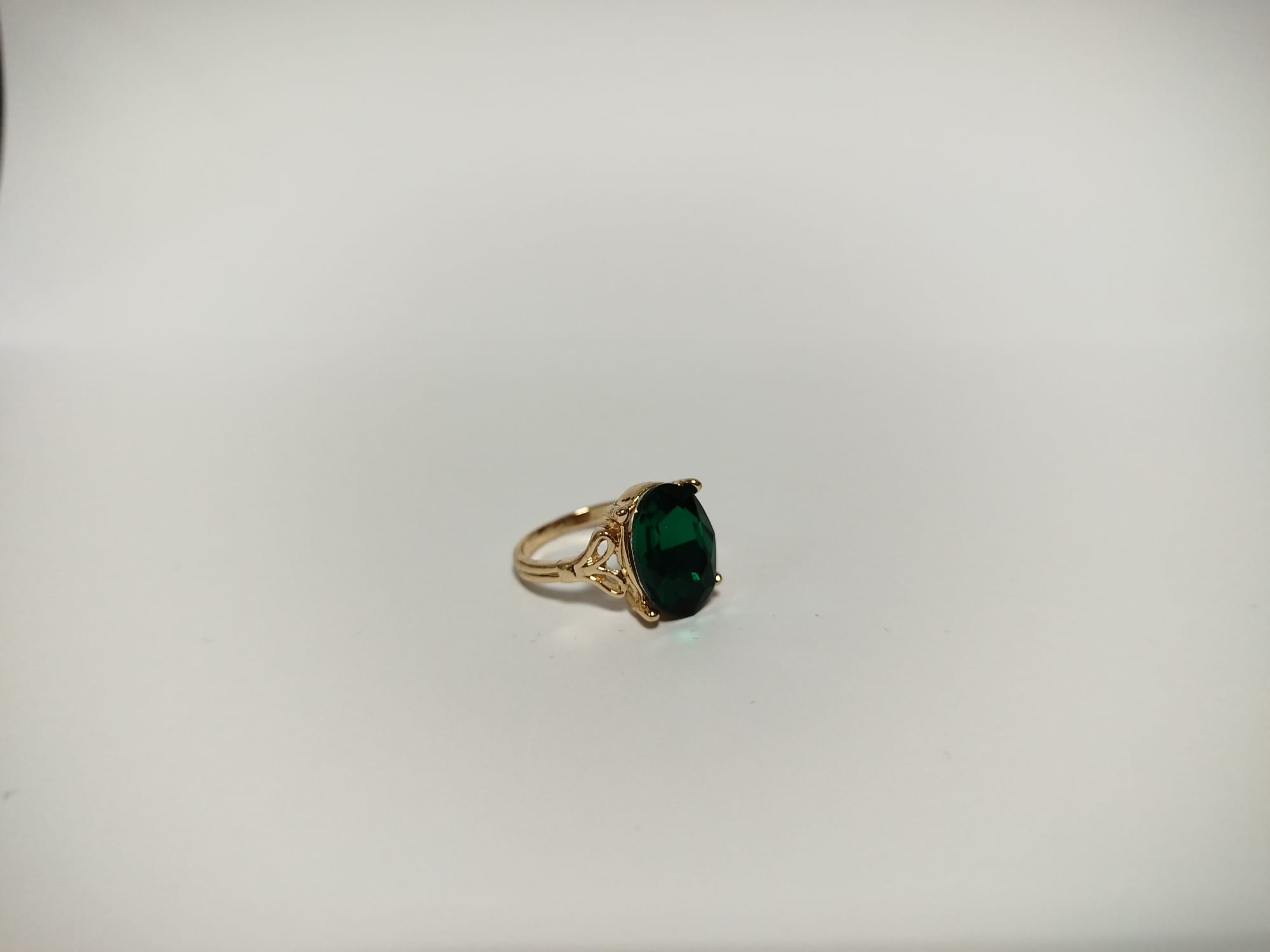 Anillo con esmeralda