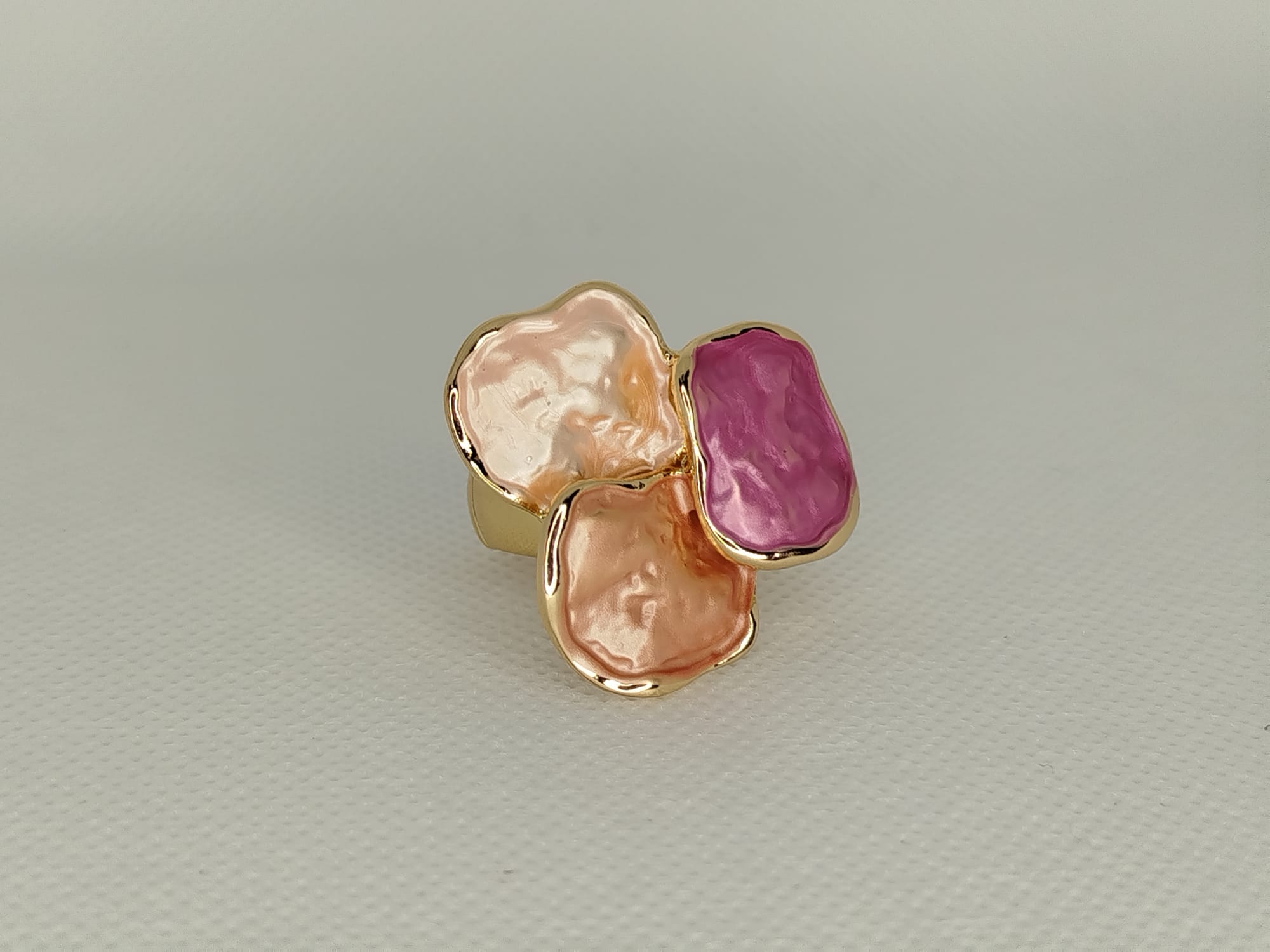 Anillo con piedras naturales