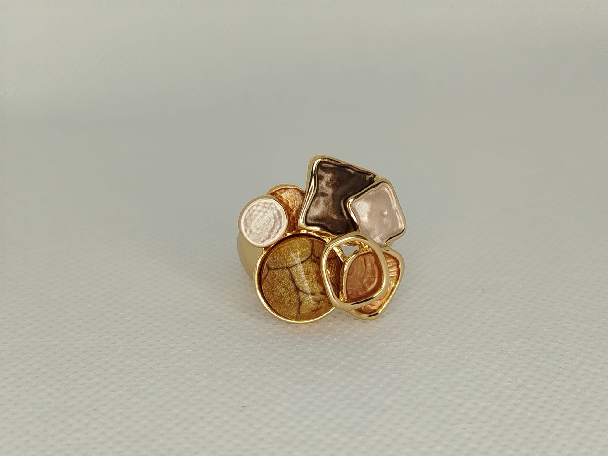 Anillo con piedras naturales