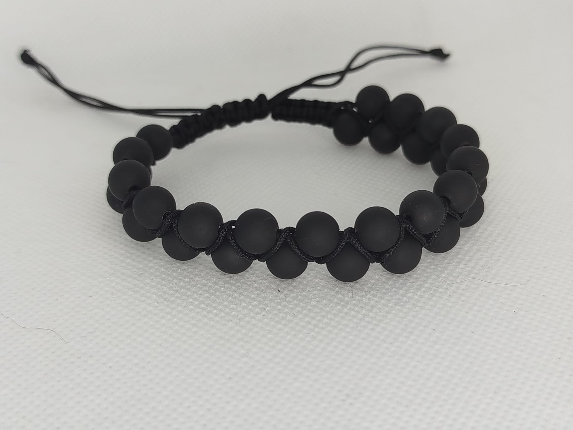Pulsera de cuentas negras
