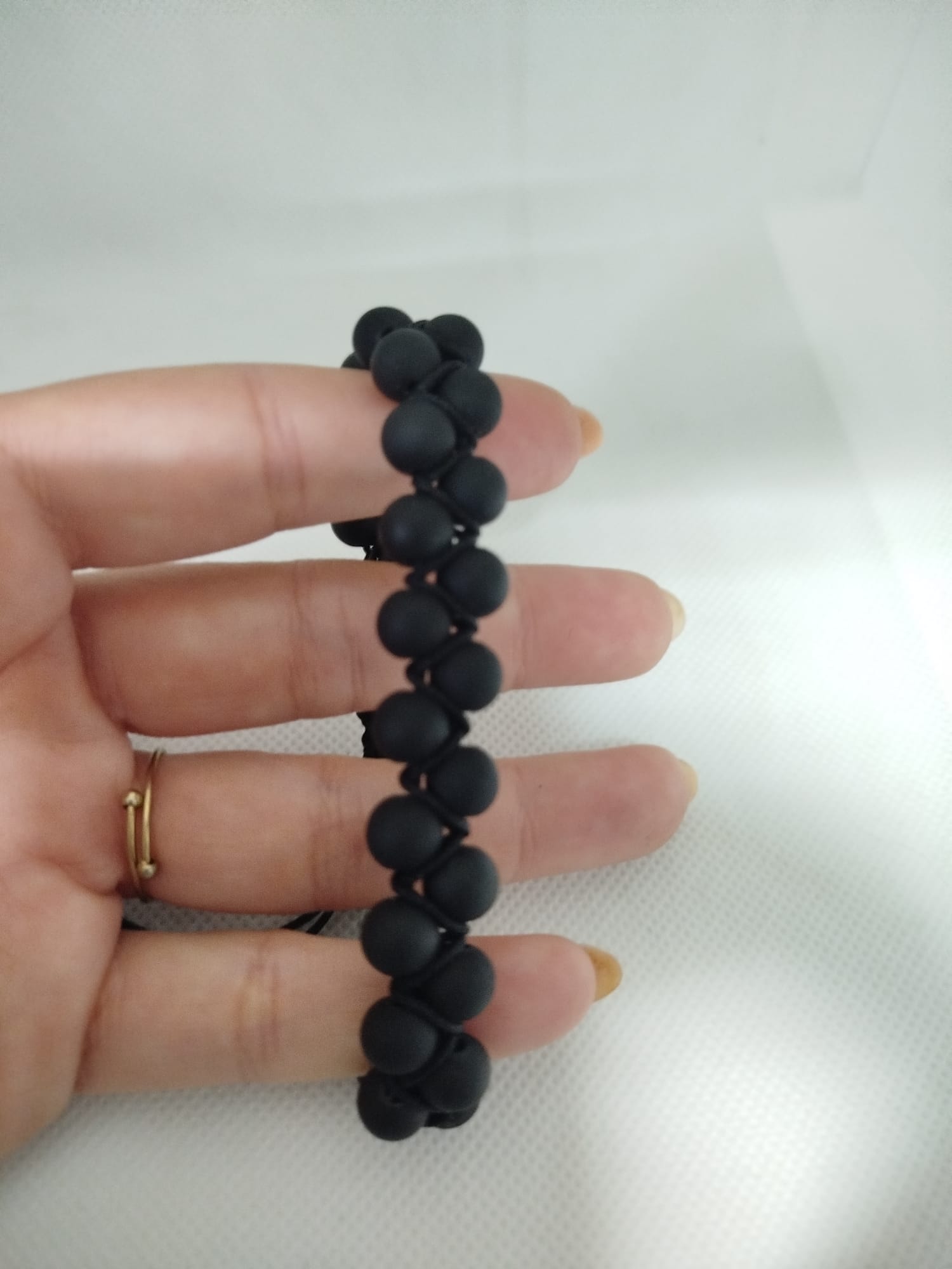 Pulsera de cuentas negras