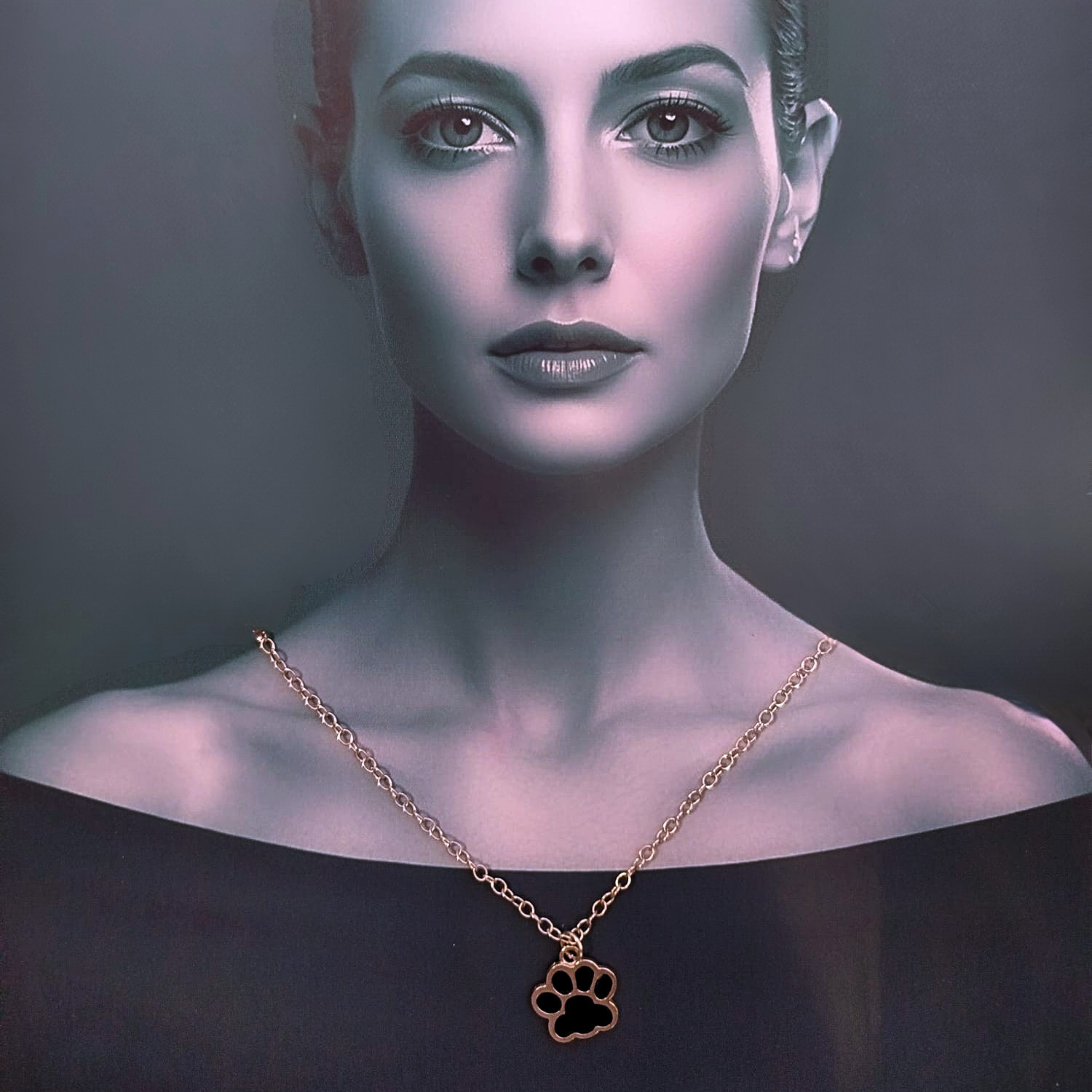 Collar de cadena con dije de huella