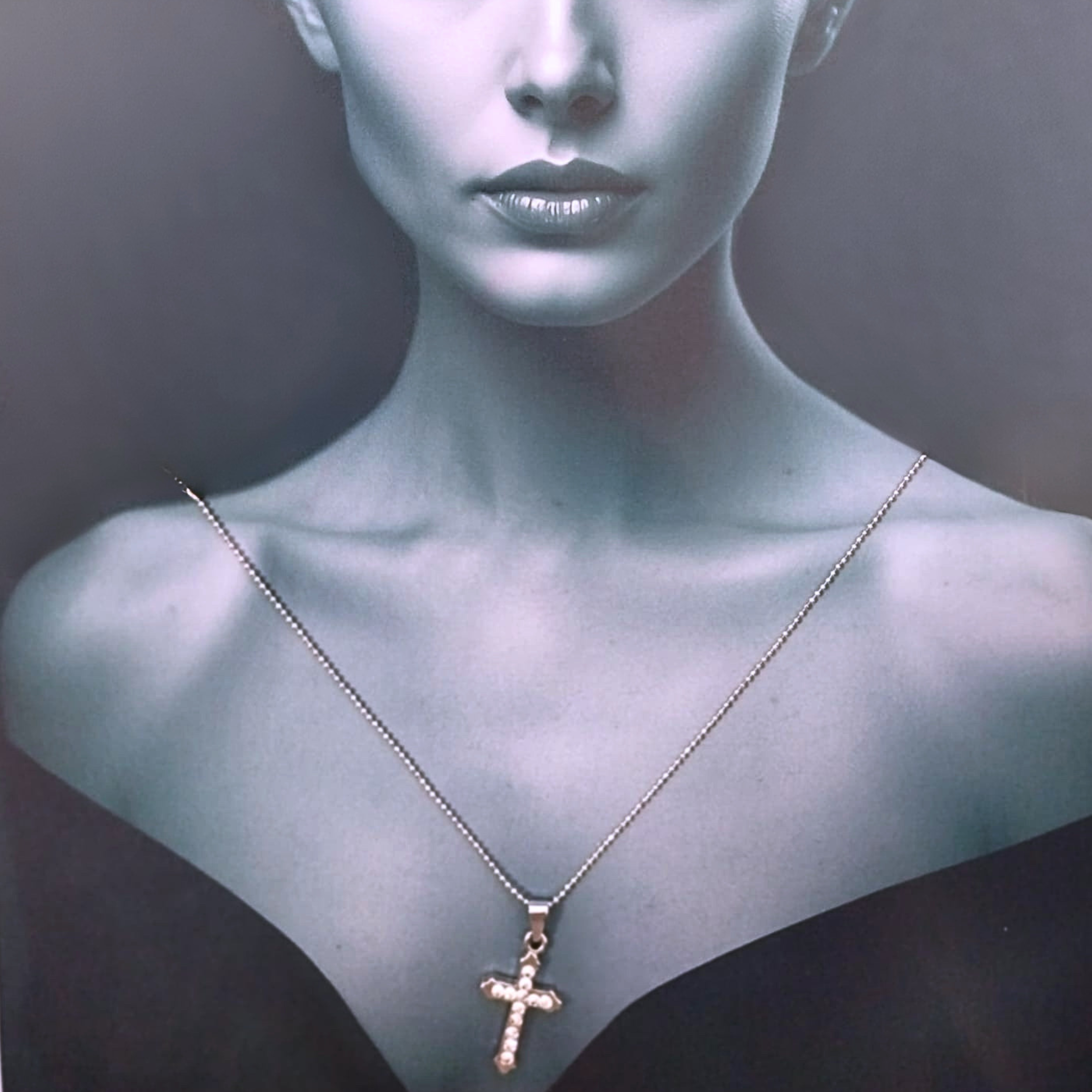 Collar con cruz acero