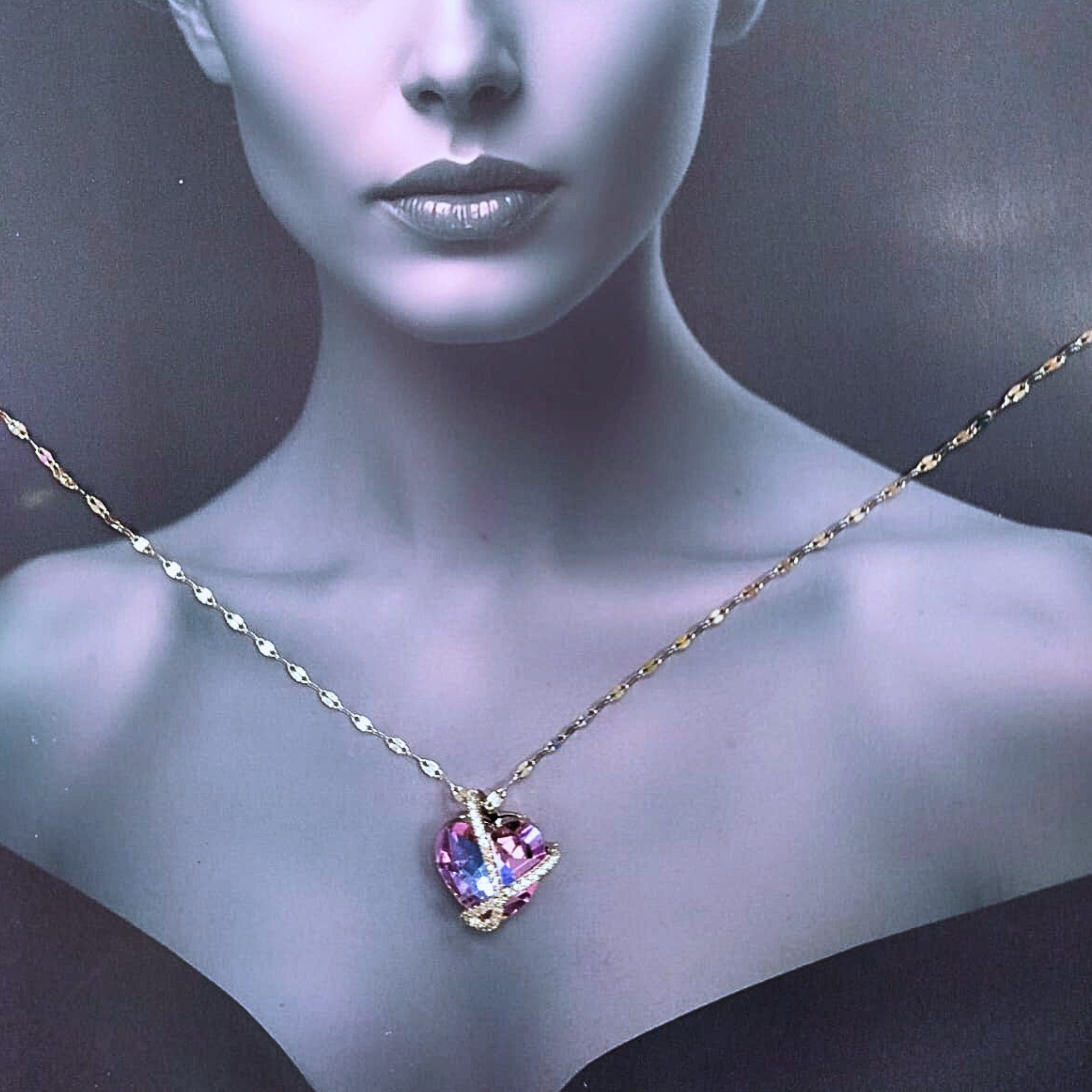 Collar con colgante de piedra preciosa