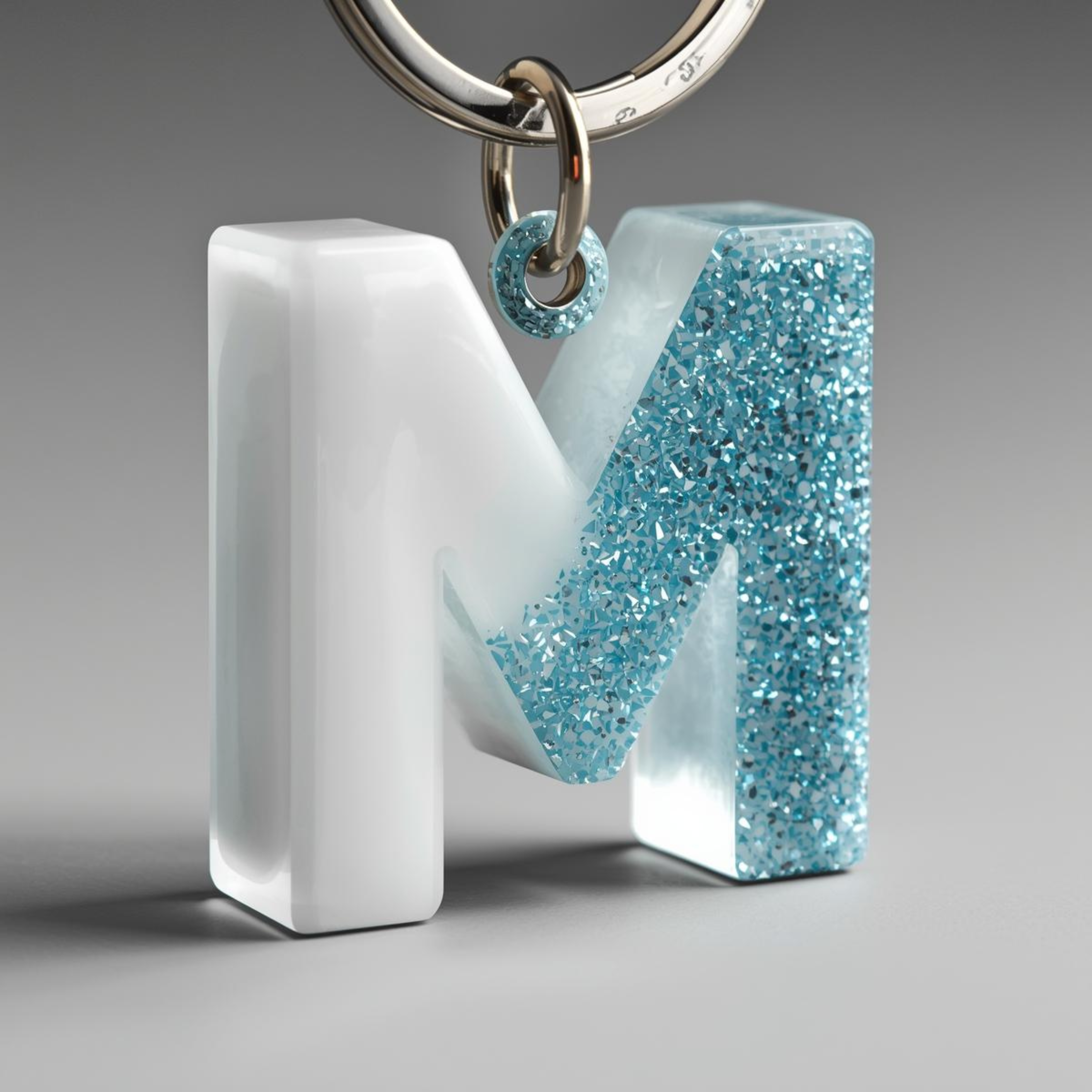 Llavero Letra Resina – Blanco con Purpurina de Color