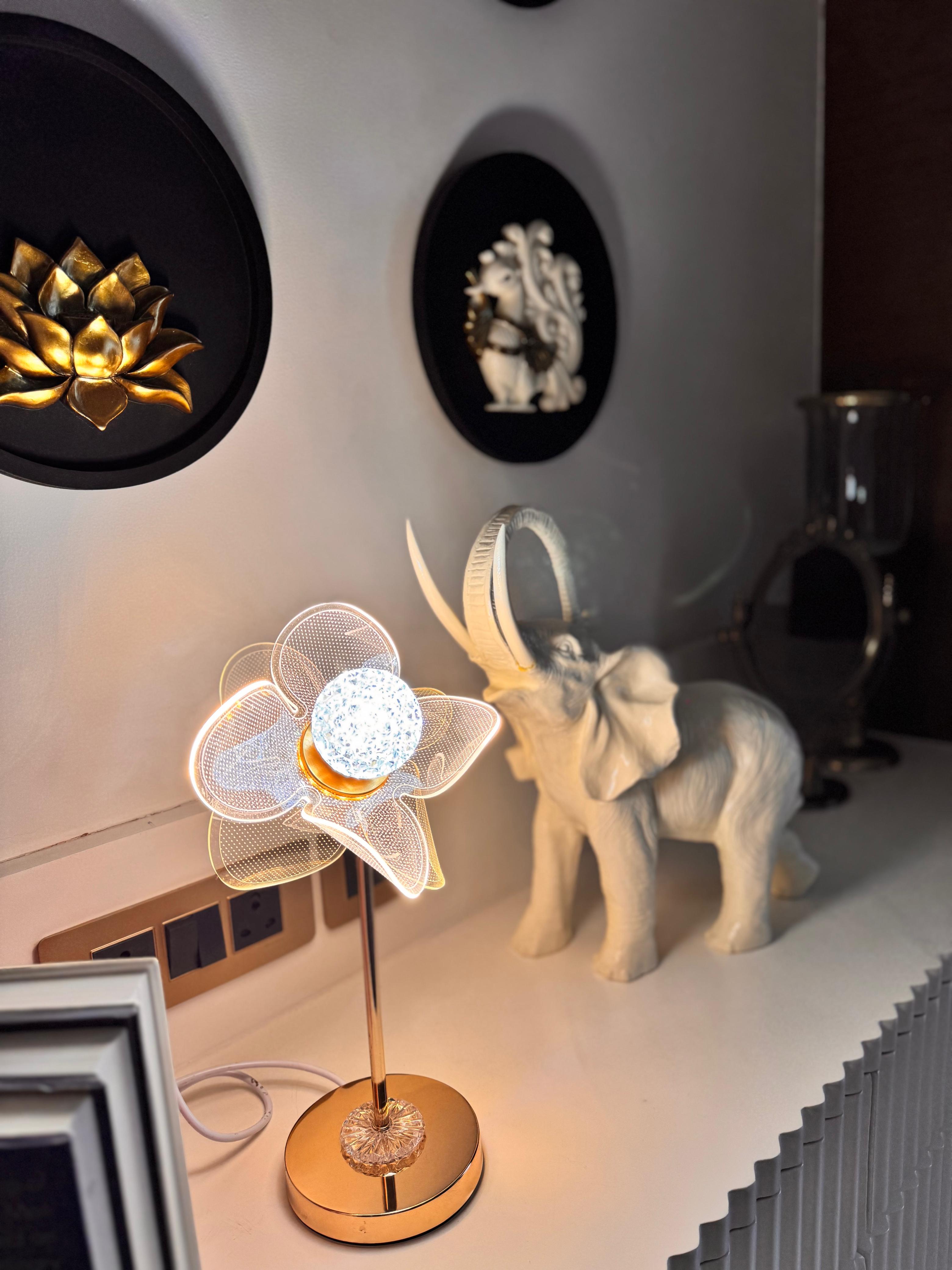 Luminé Crystal Bloom Lamp