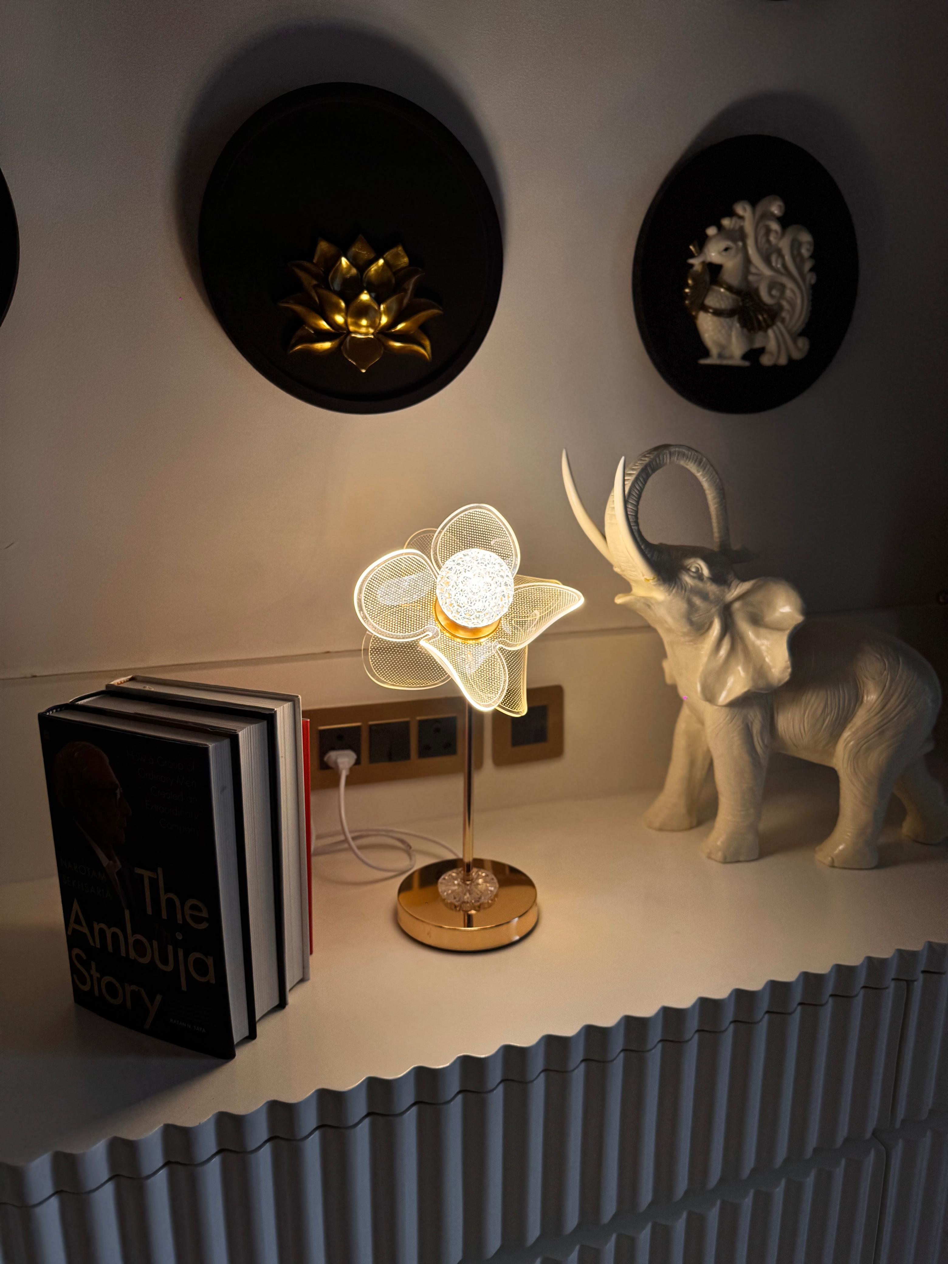 Luminé Crystal Bloom Lamp
