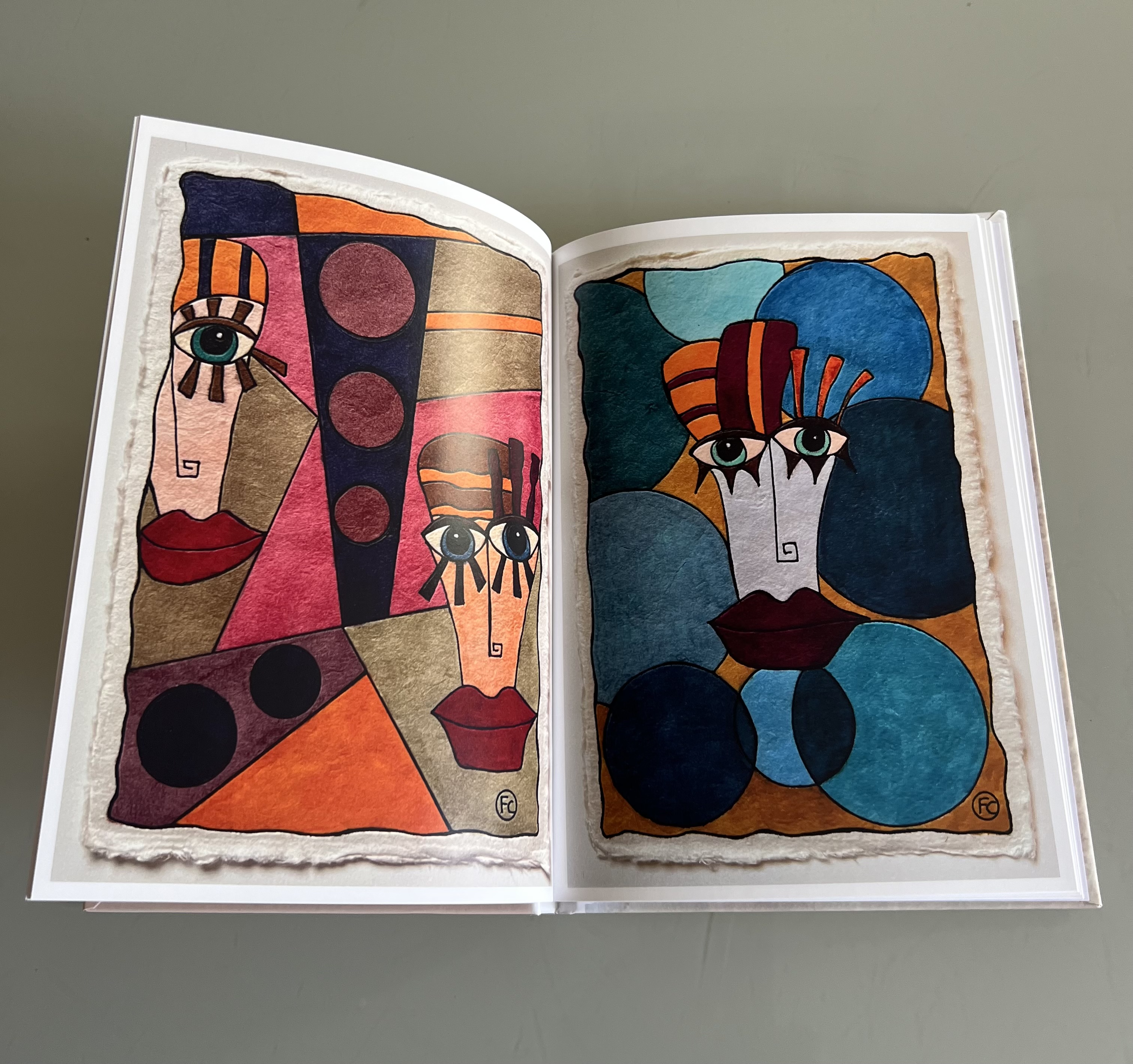 Les Chats Espiègles / Les Visages Énigmatiques