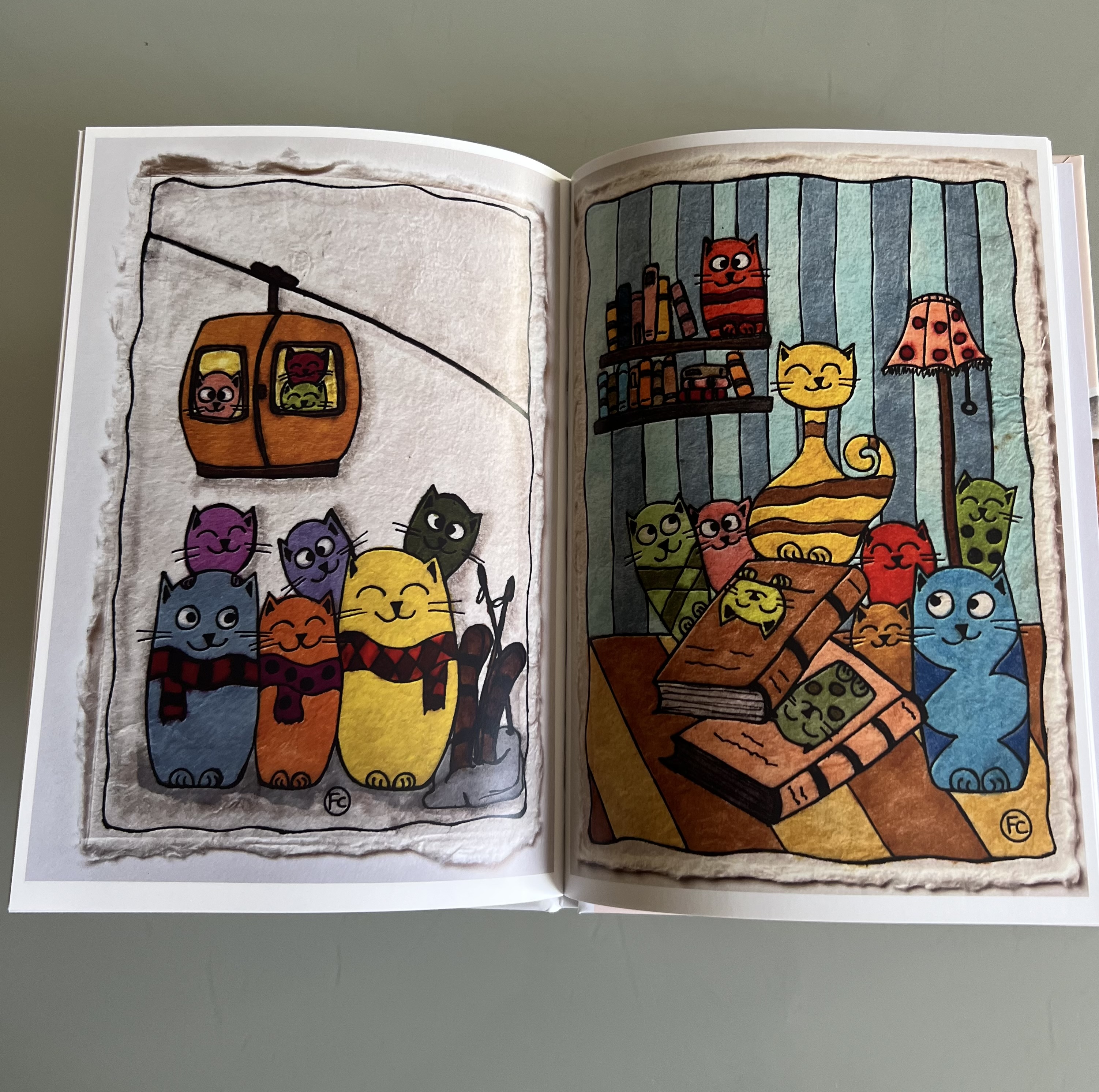 Les Chats Espiègles / Les Visages Énigmatiques