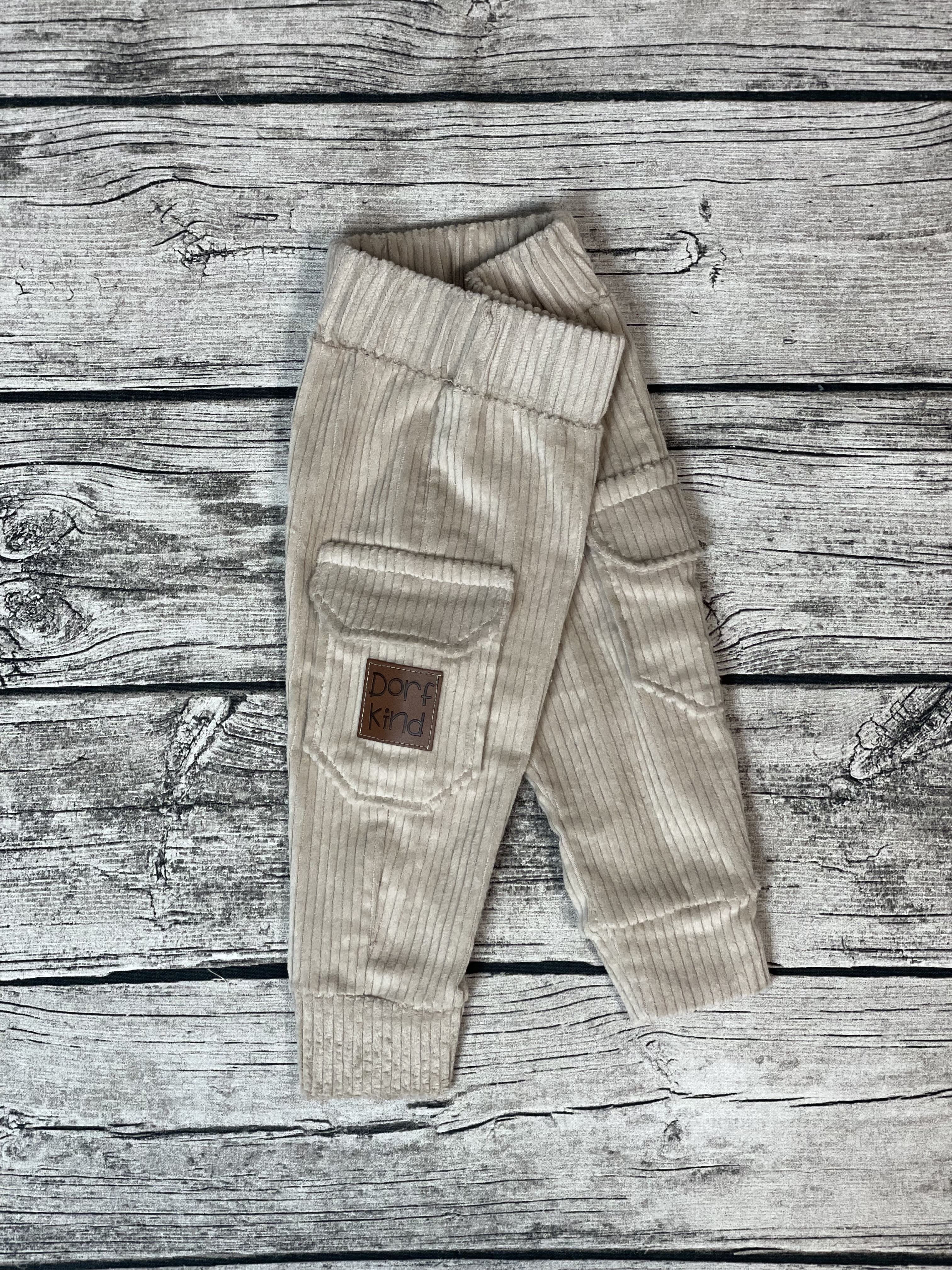 Breitcord Stretch Baggy mit Patch