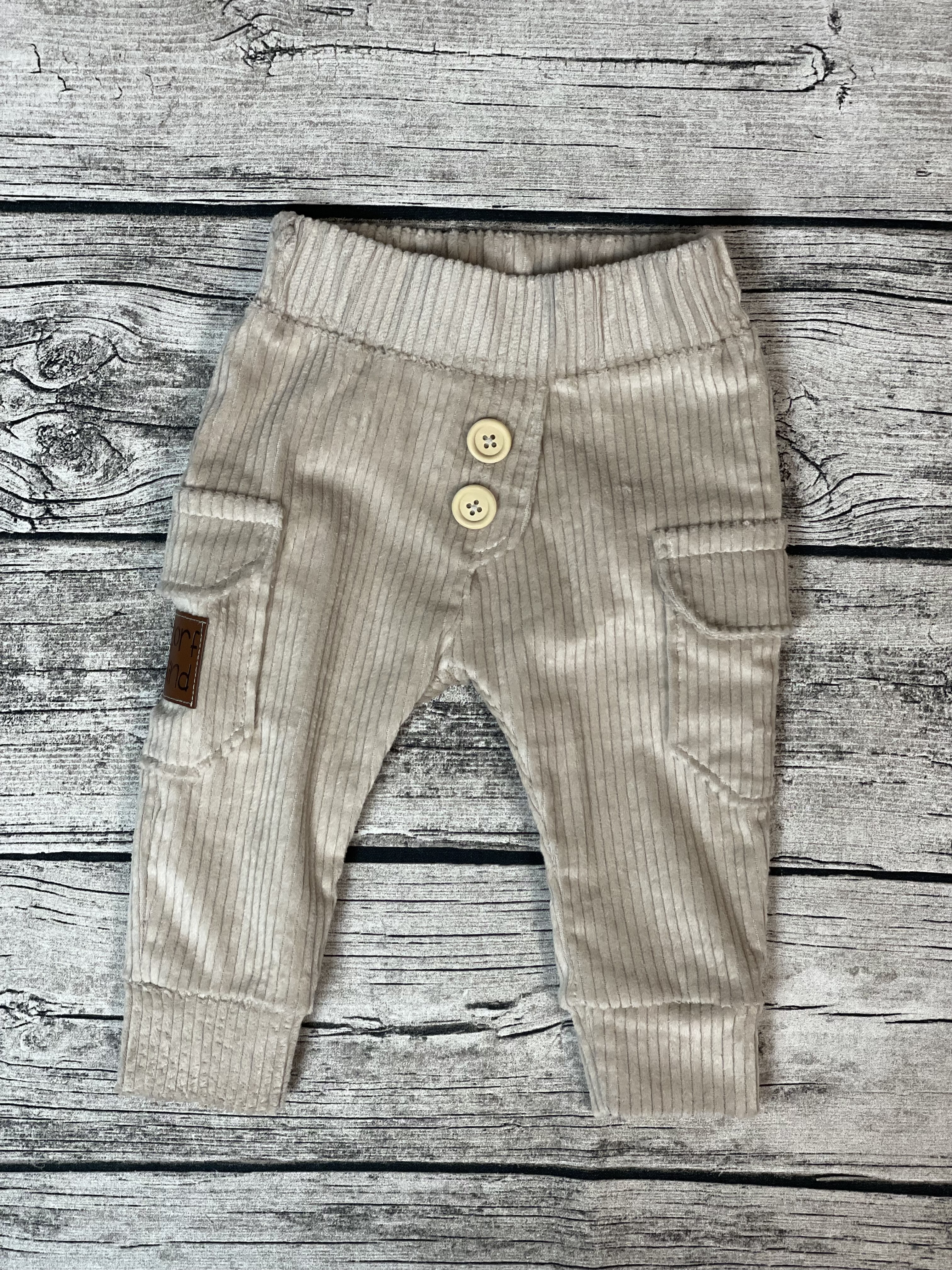 Breitcord Stretch Baggy mit Patch