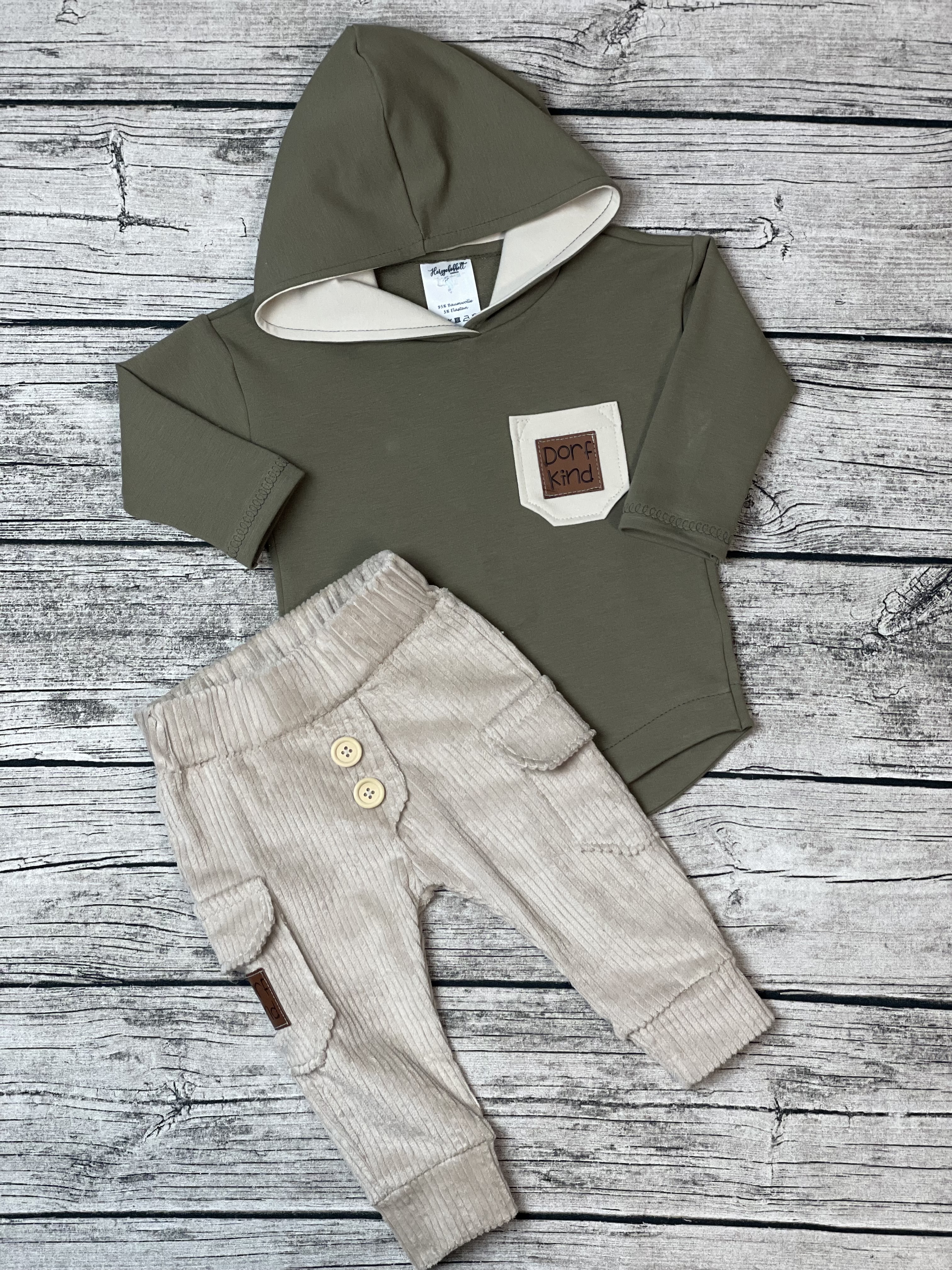 Breitcord Stretch Baggy mit Patch