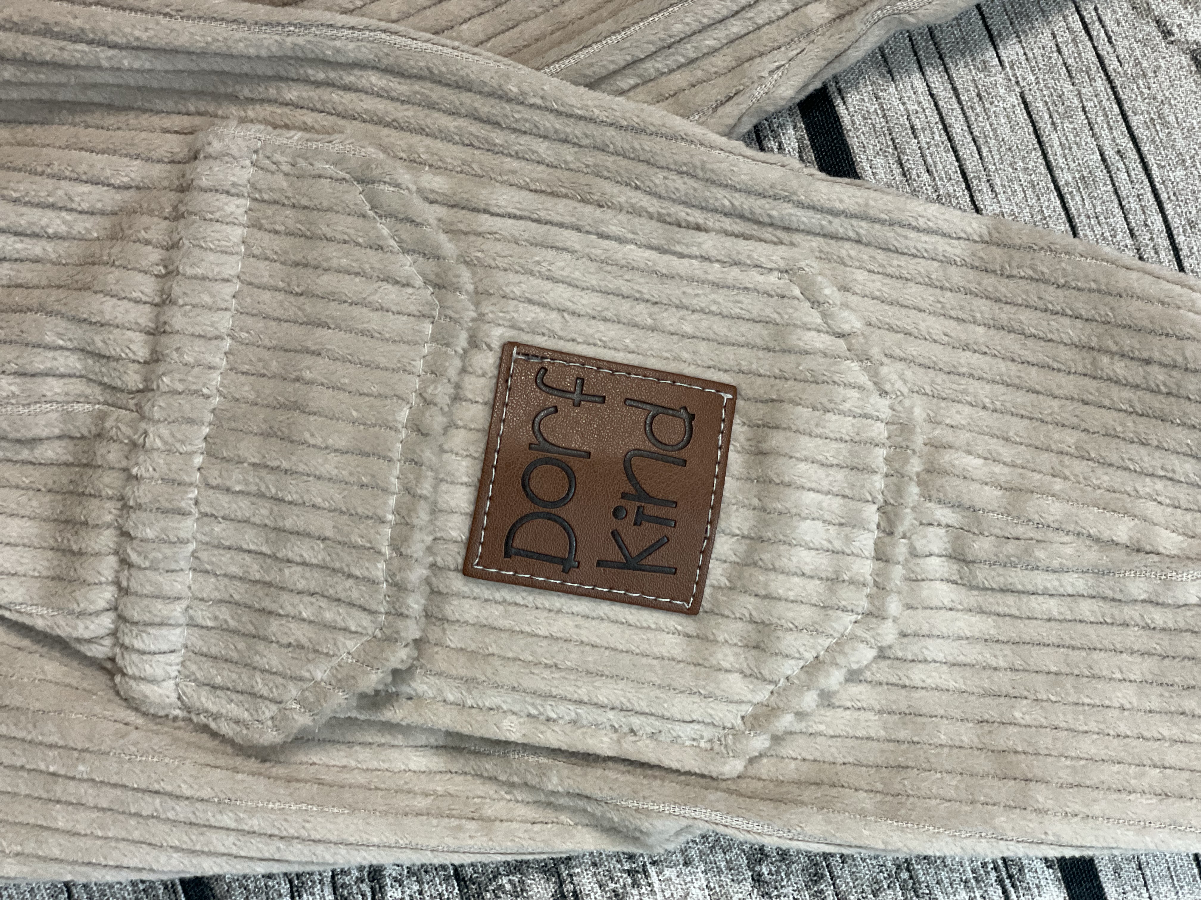 Breitcord Stretch Baggy mit Patch