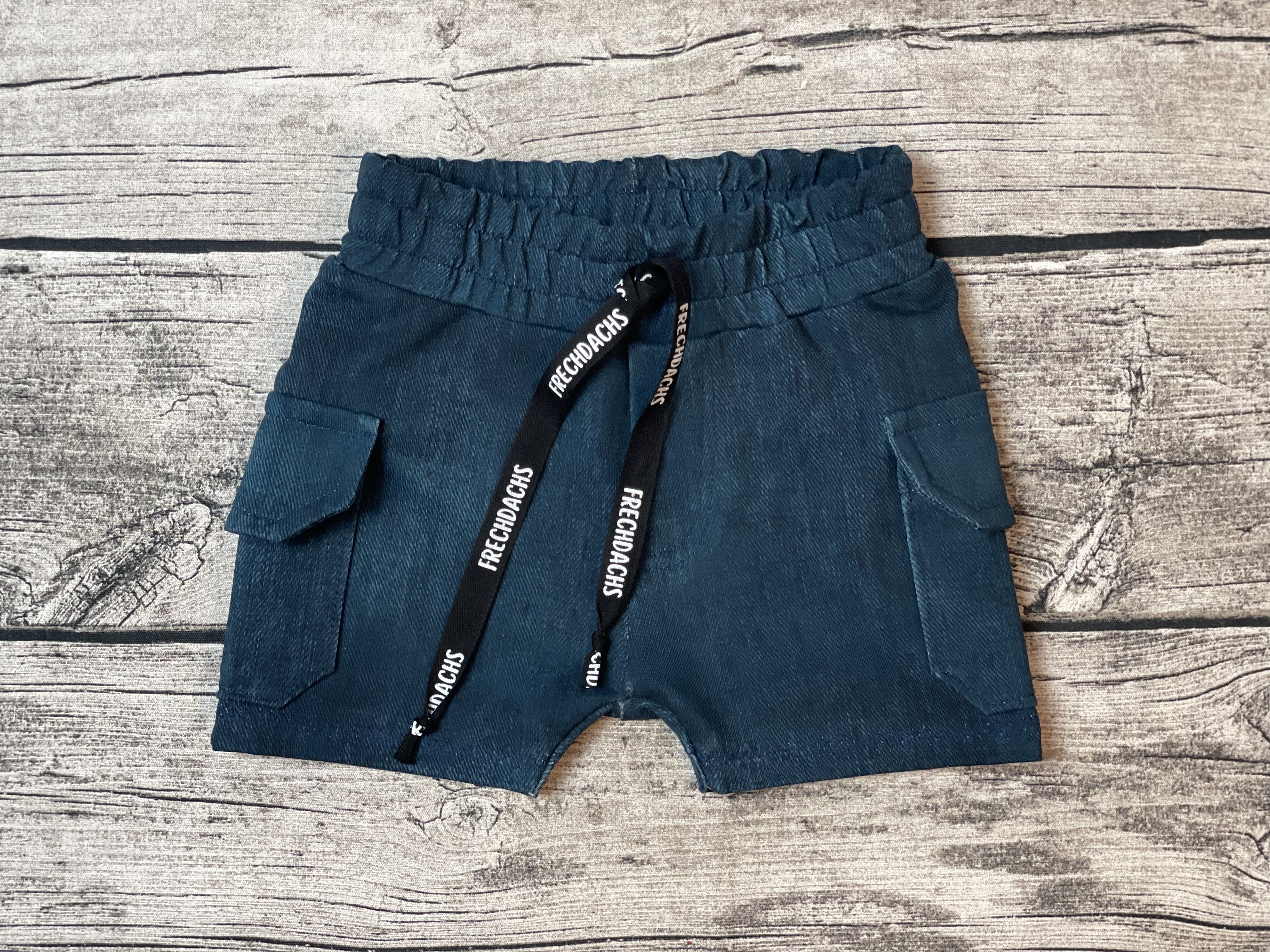 Kurze Baggy Shorts mit Taschen