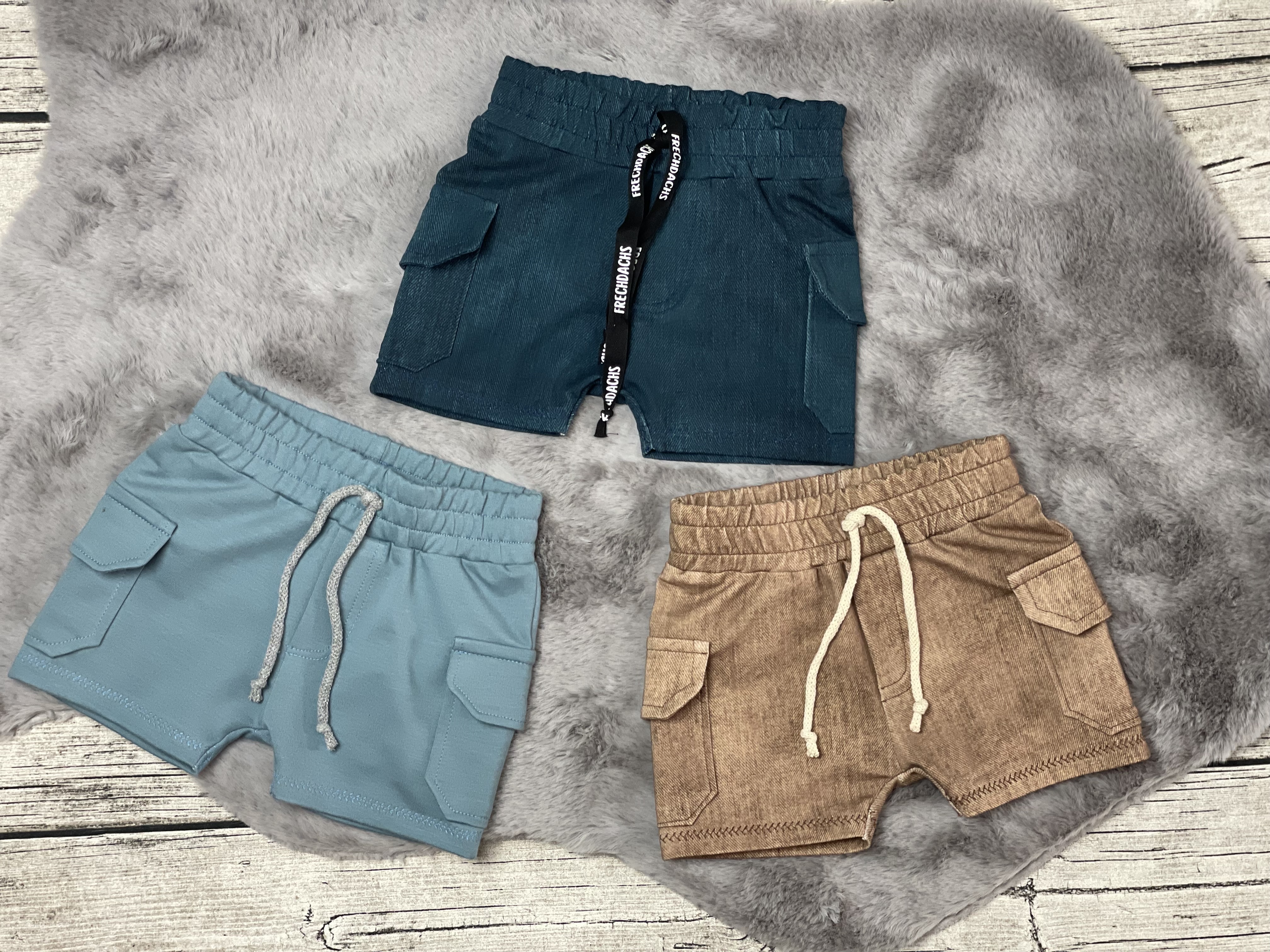 Kurze Baggy Shorts mit Taschen 