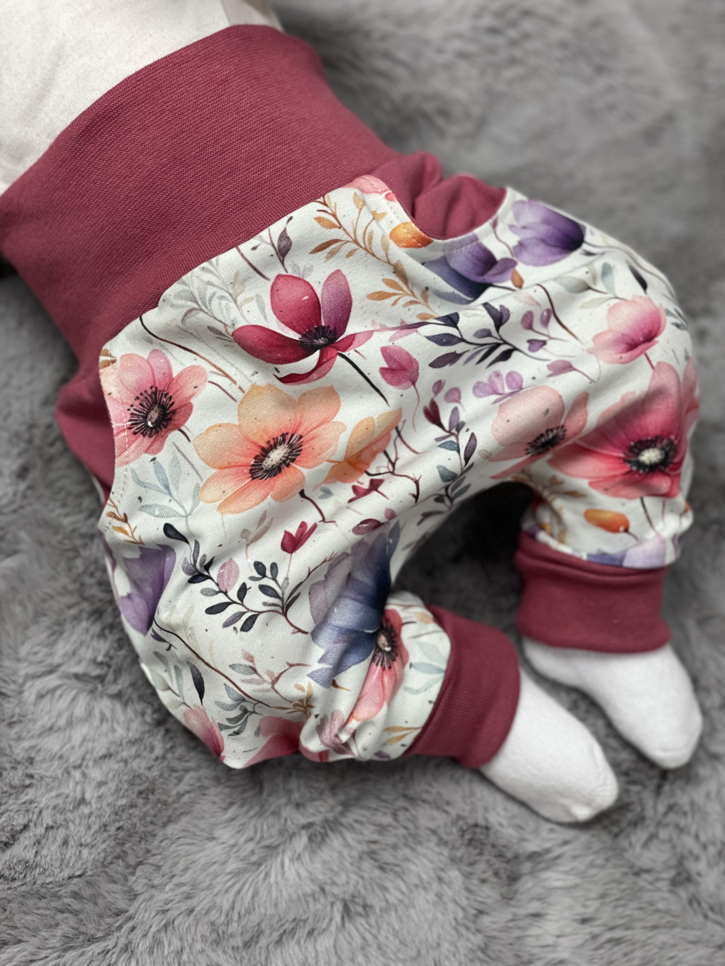 Pumphose Mayla mit Blumen