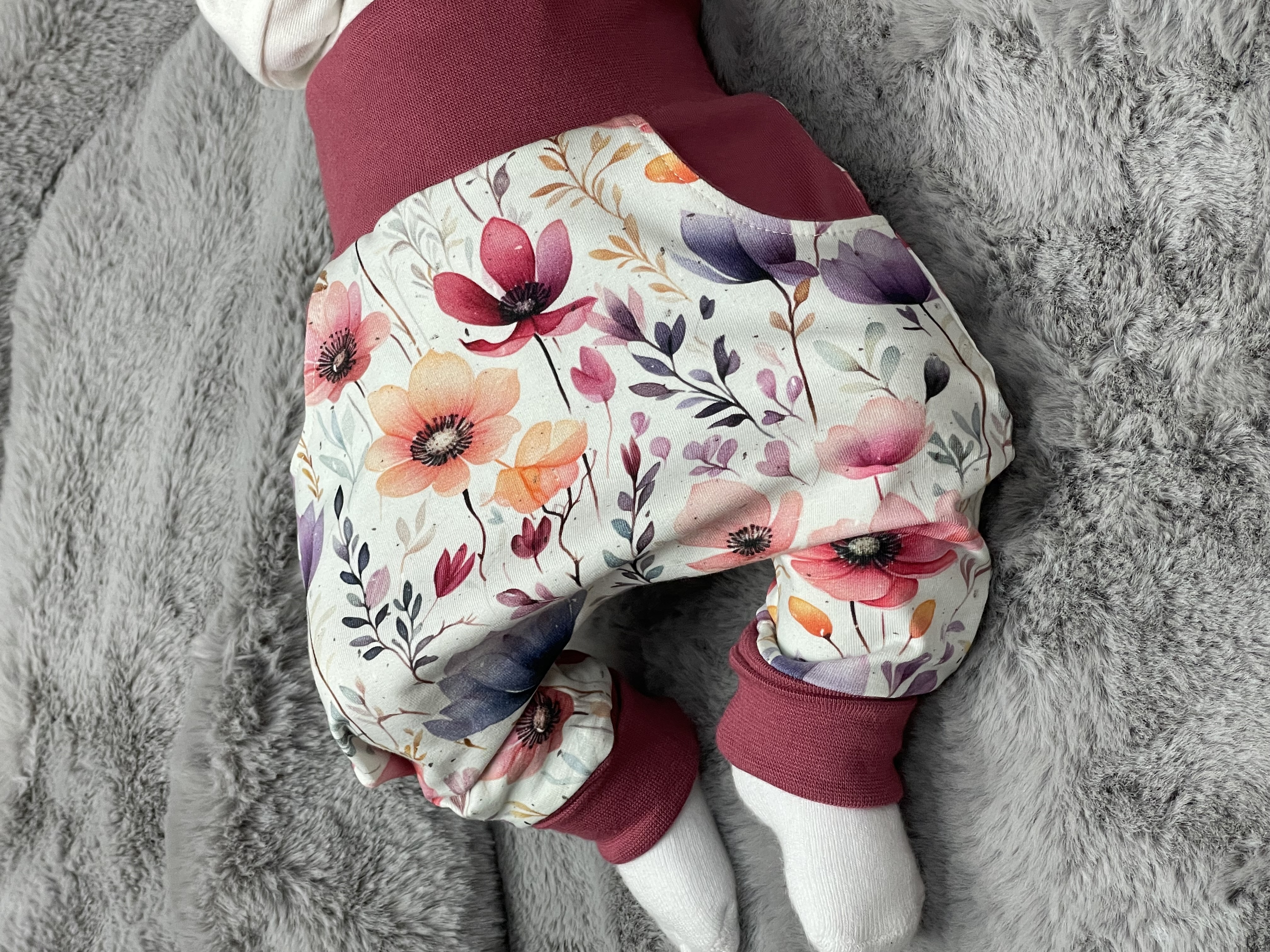 Pumphose Mayla mit Blumen