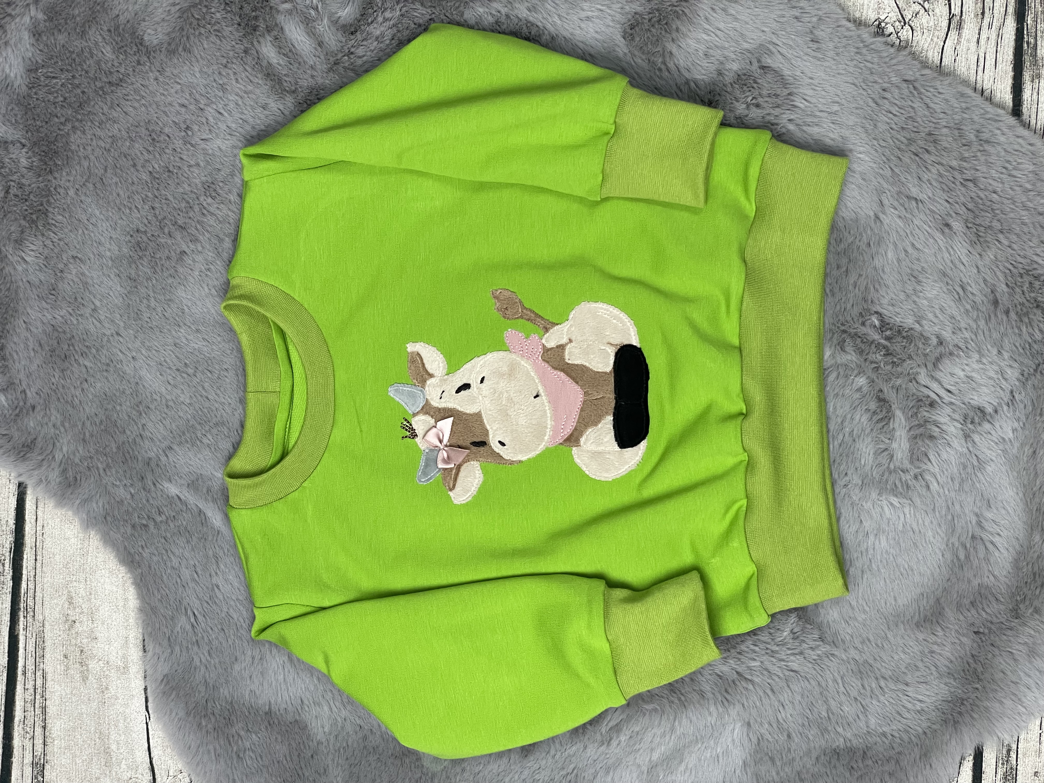 Oversize Sweater mit Kuh Plüsch Stick