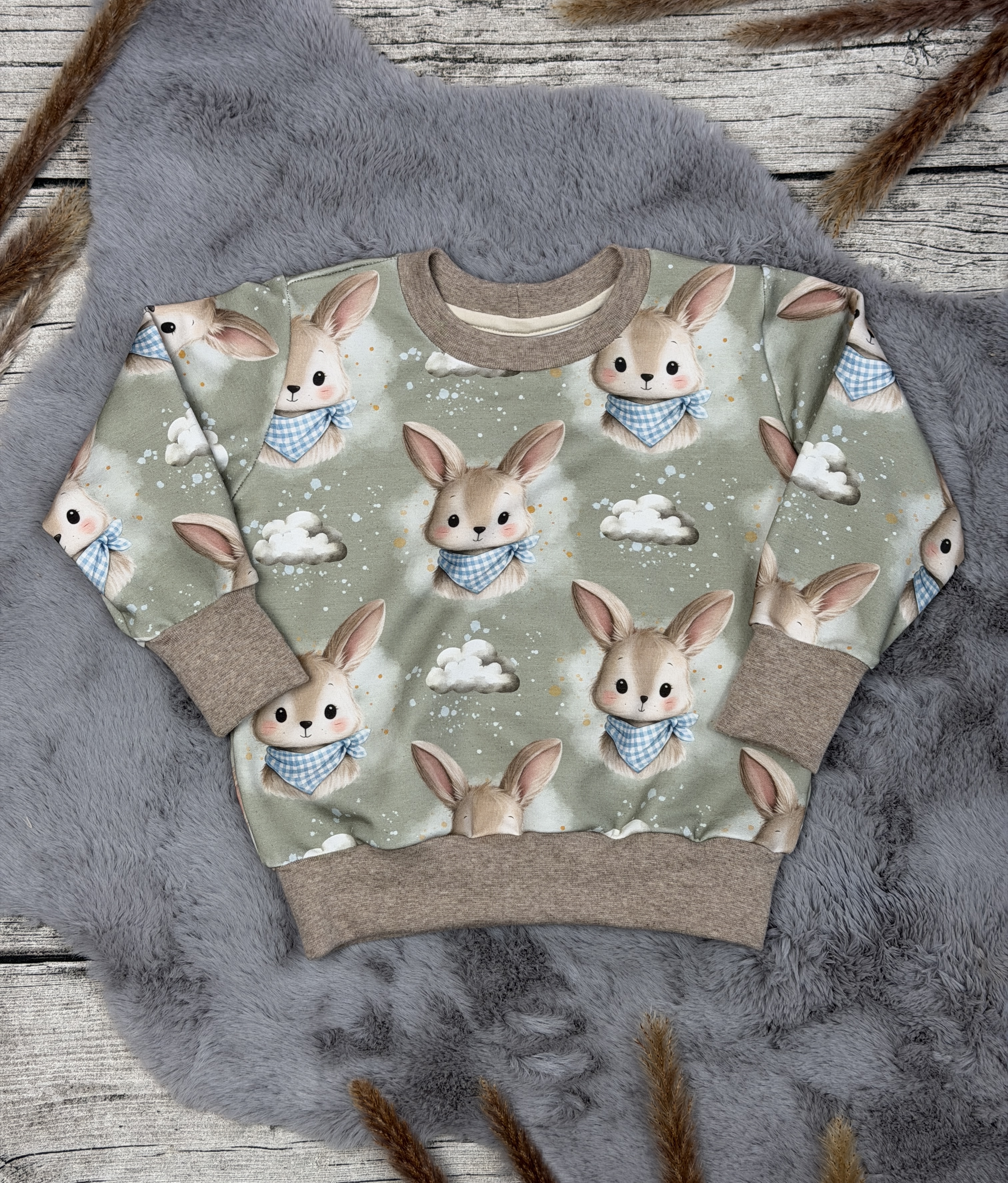 Handmade Oversize Sweater mit Hasen 