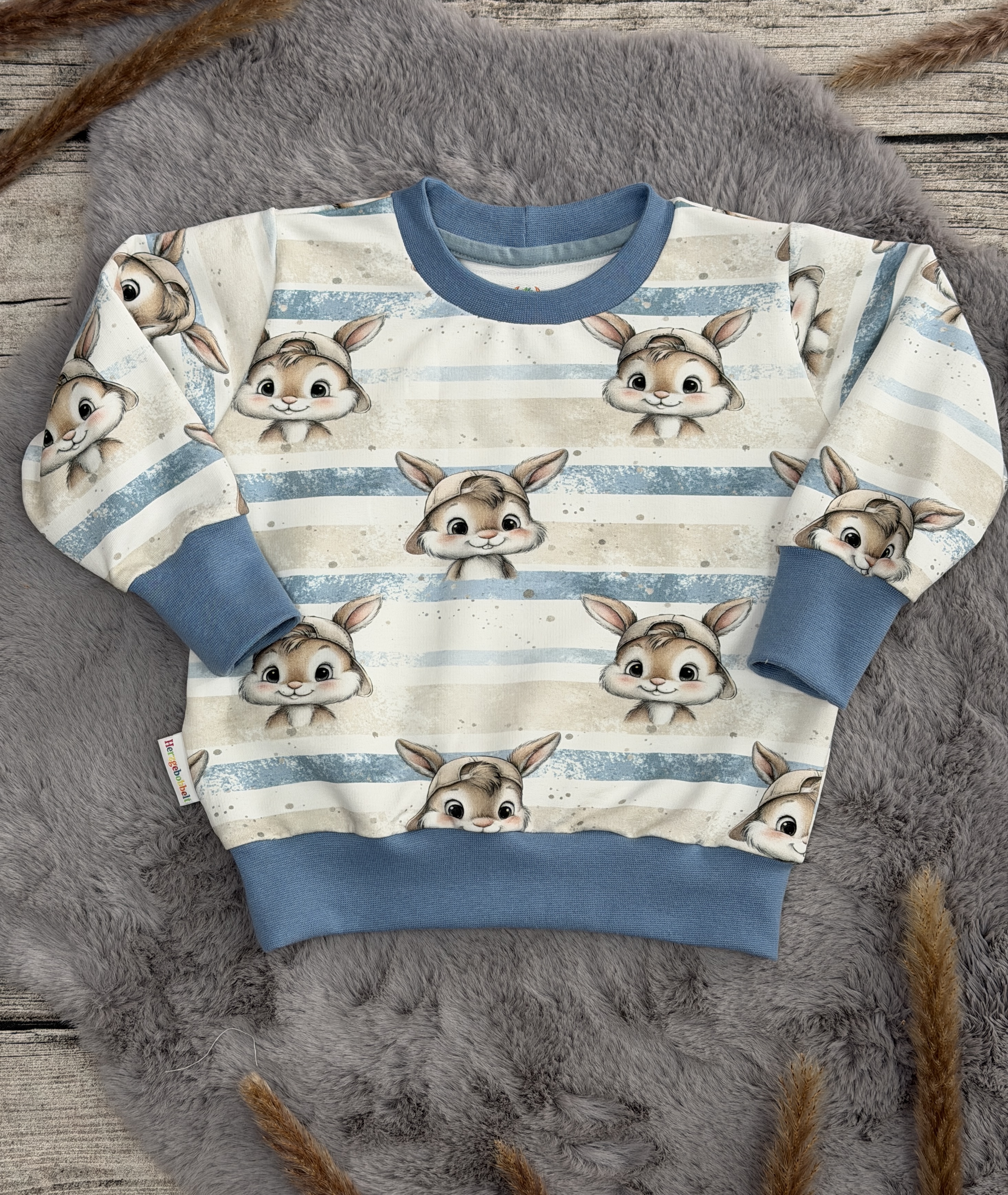 Handmade Oversize Sweater mit Hasen 