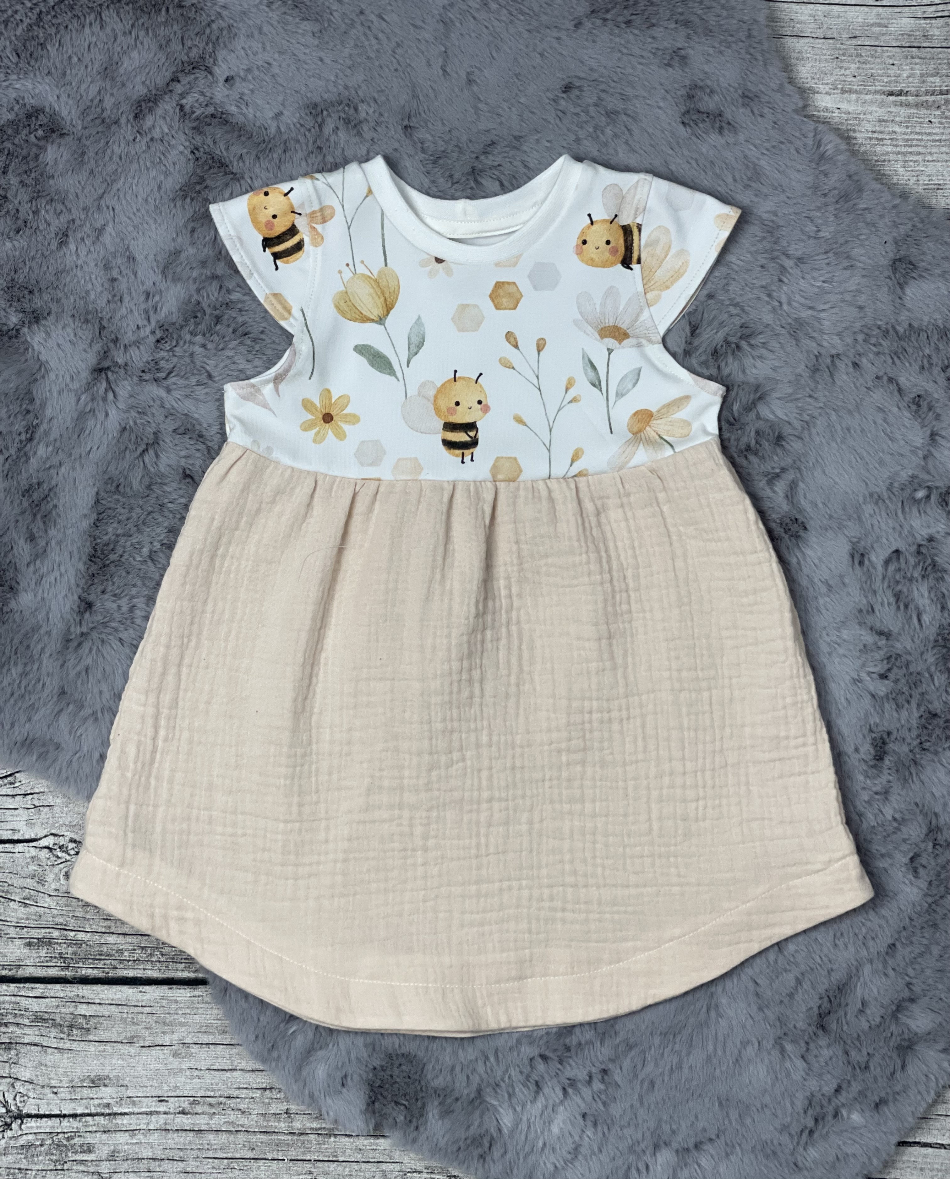 Jersey/Musselin Kleidchen mit Bienchen 