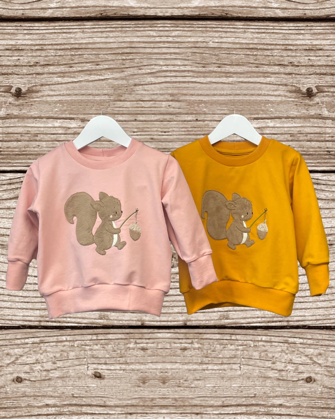 Oversize Sweater mit Eichhörnchen Plüsch Stickmotiv