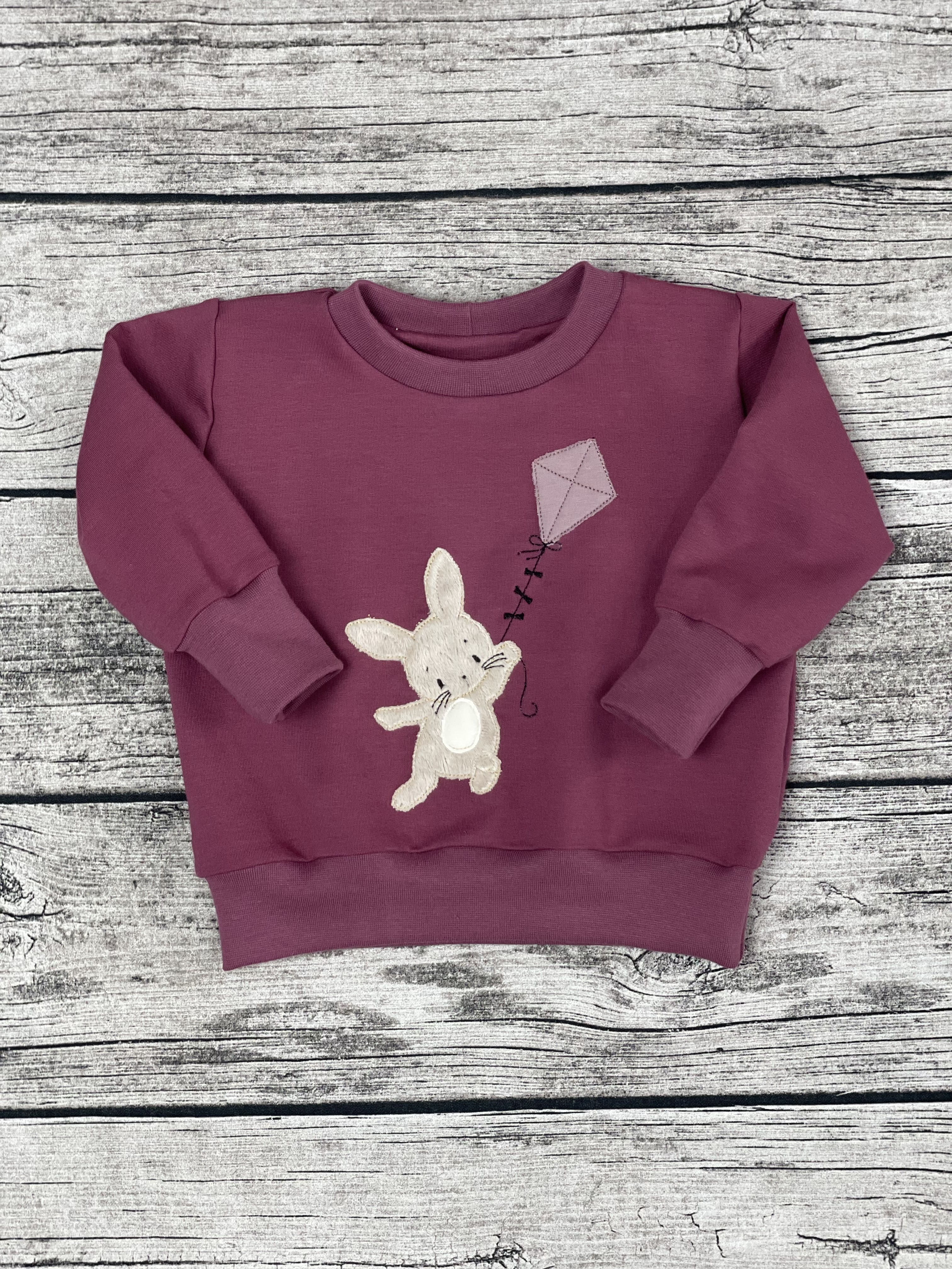 Oversize Sweater mit Hase mit Drachen Plüsch Stick