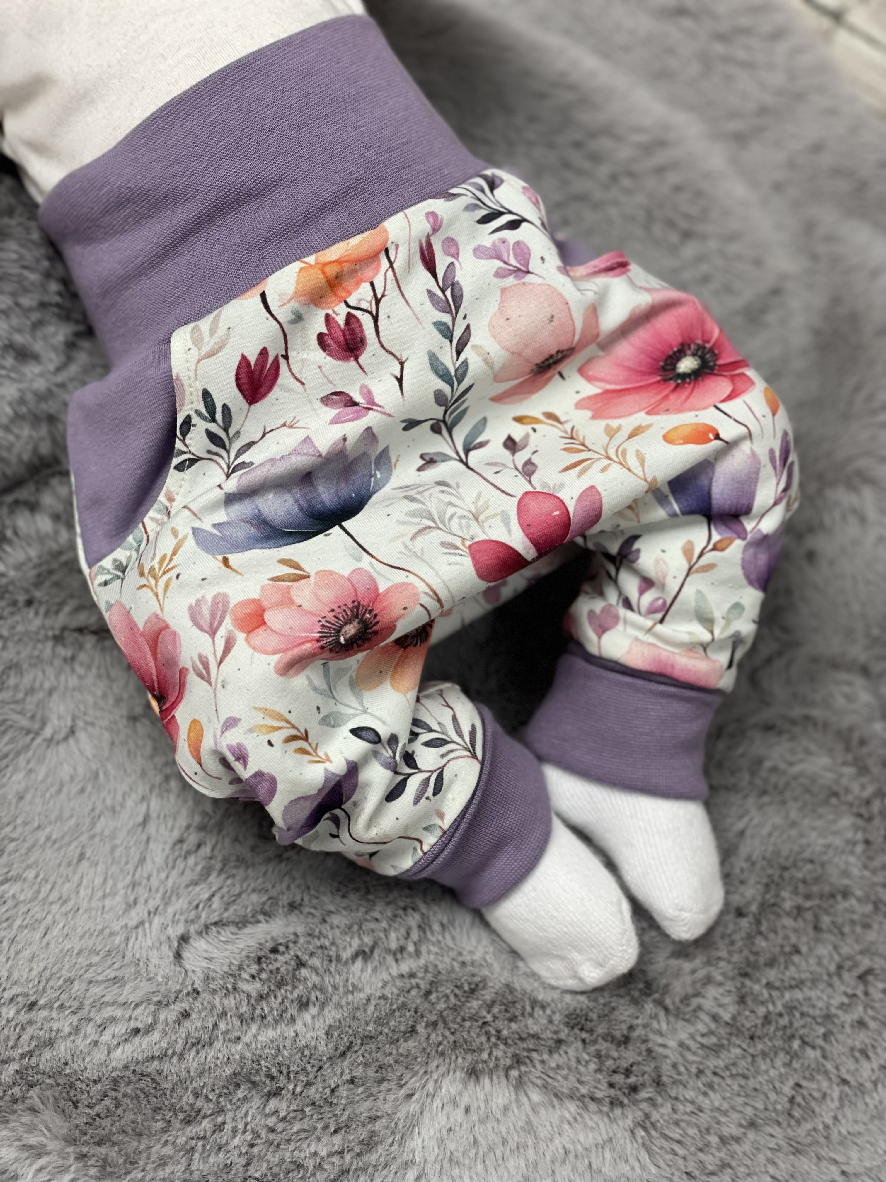 Pumphose Mayla mit Blumen
