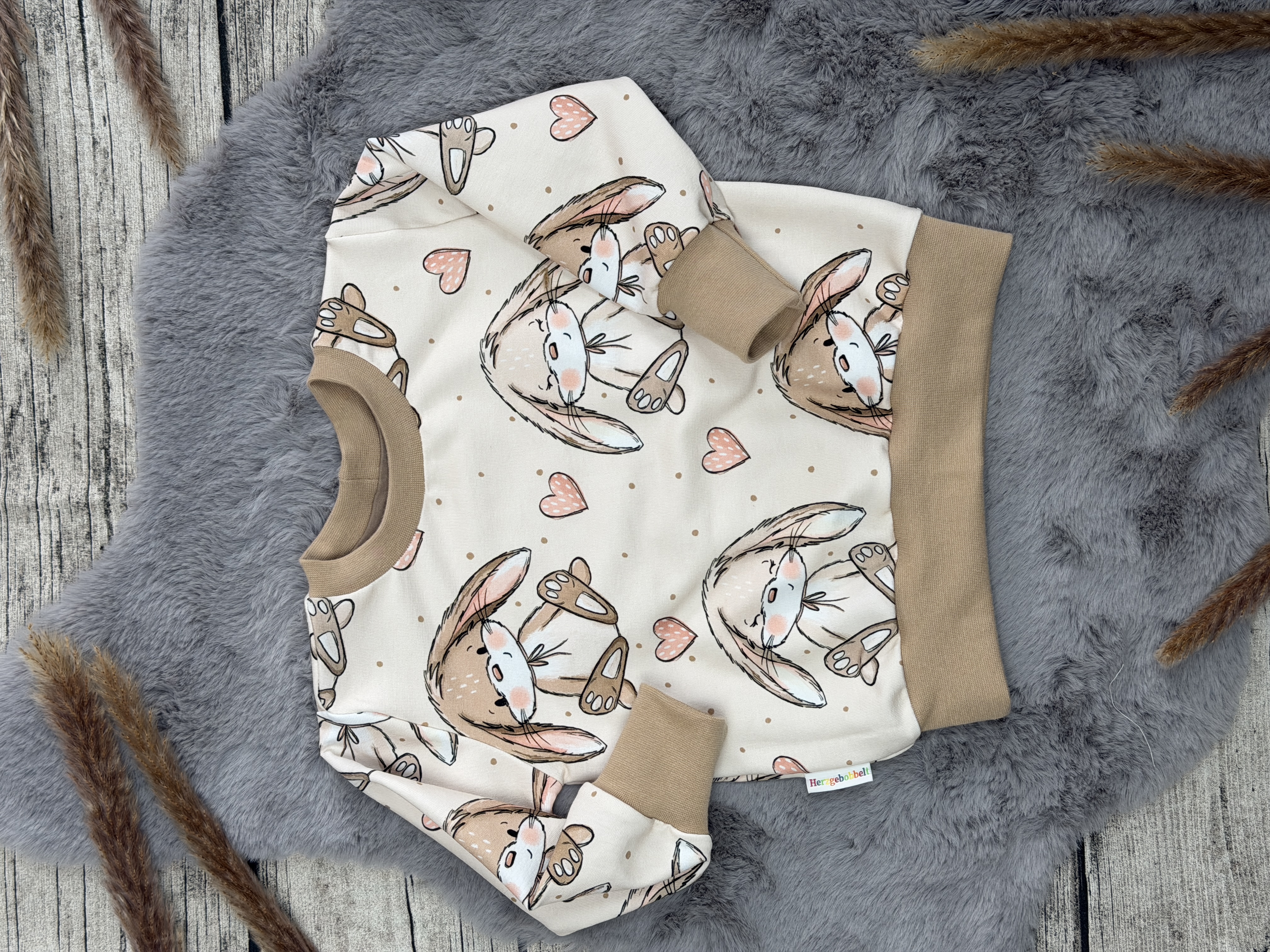 Handmade Oversize Sweater mit Hasen 