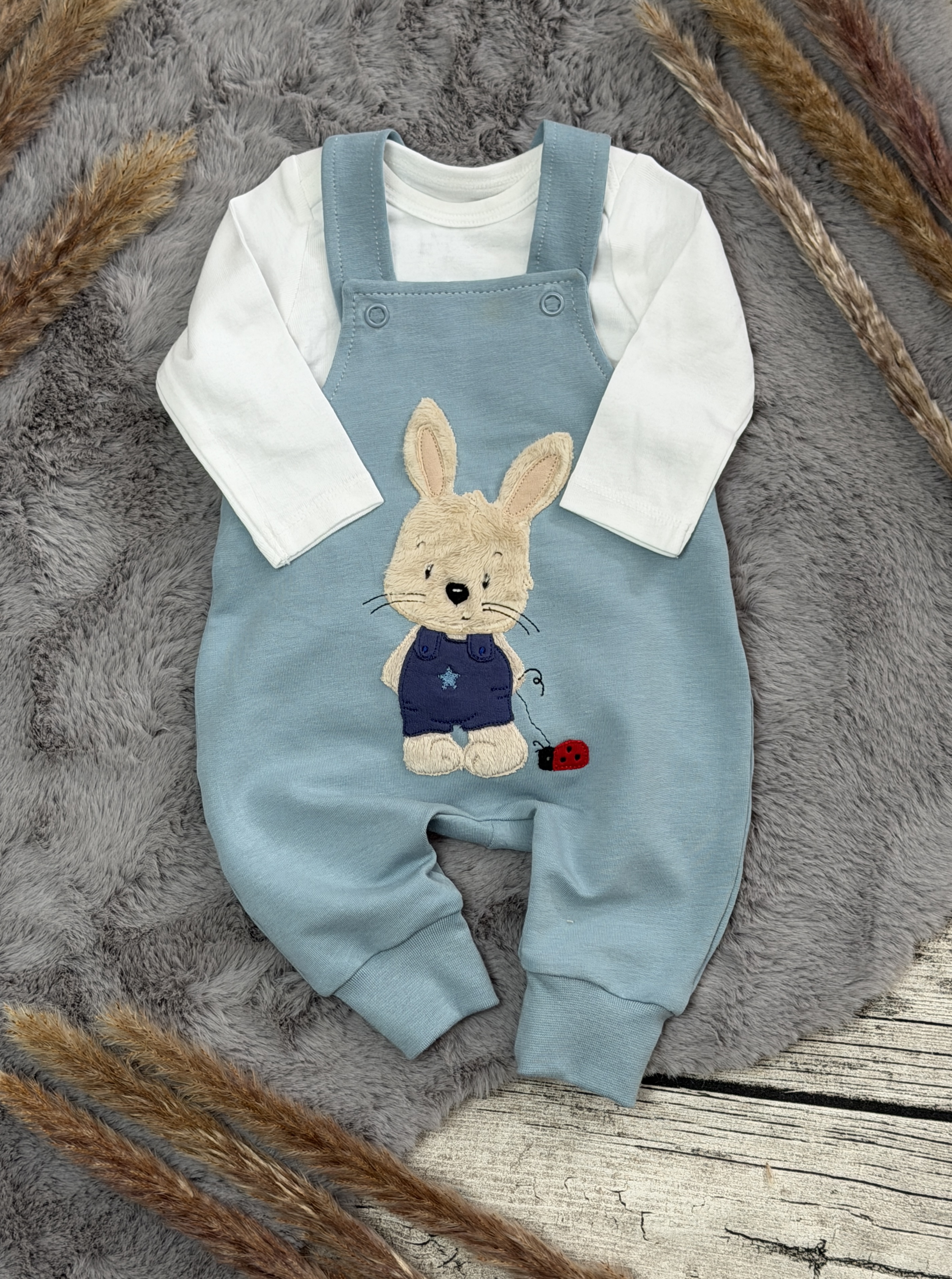 French Terry Latzhose mit Stickmotiv 