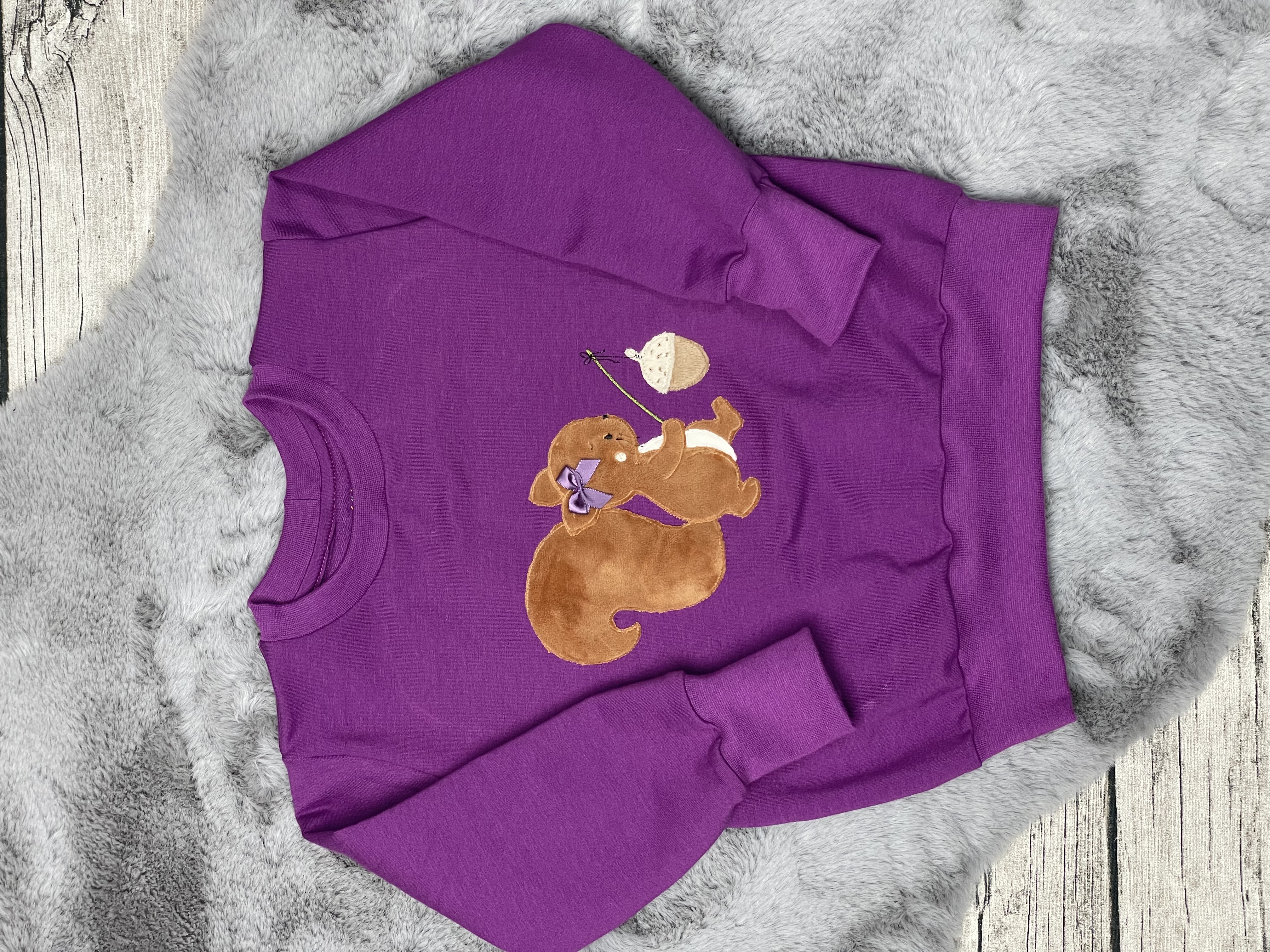 Oversize Sweater mit Eichhörnchen Plüsch Stickmotiv