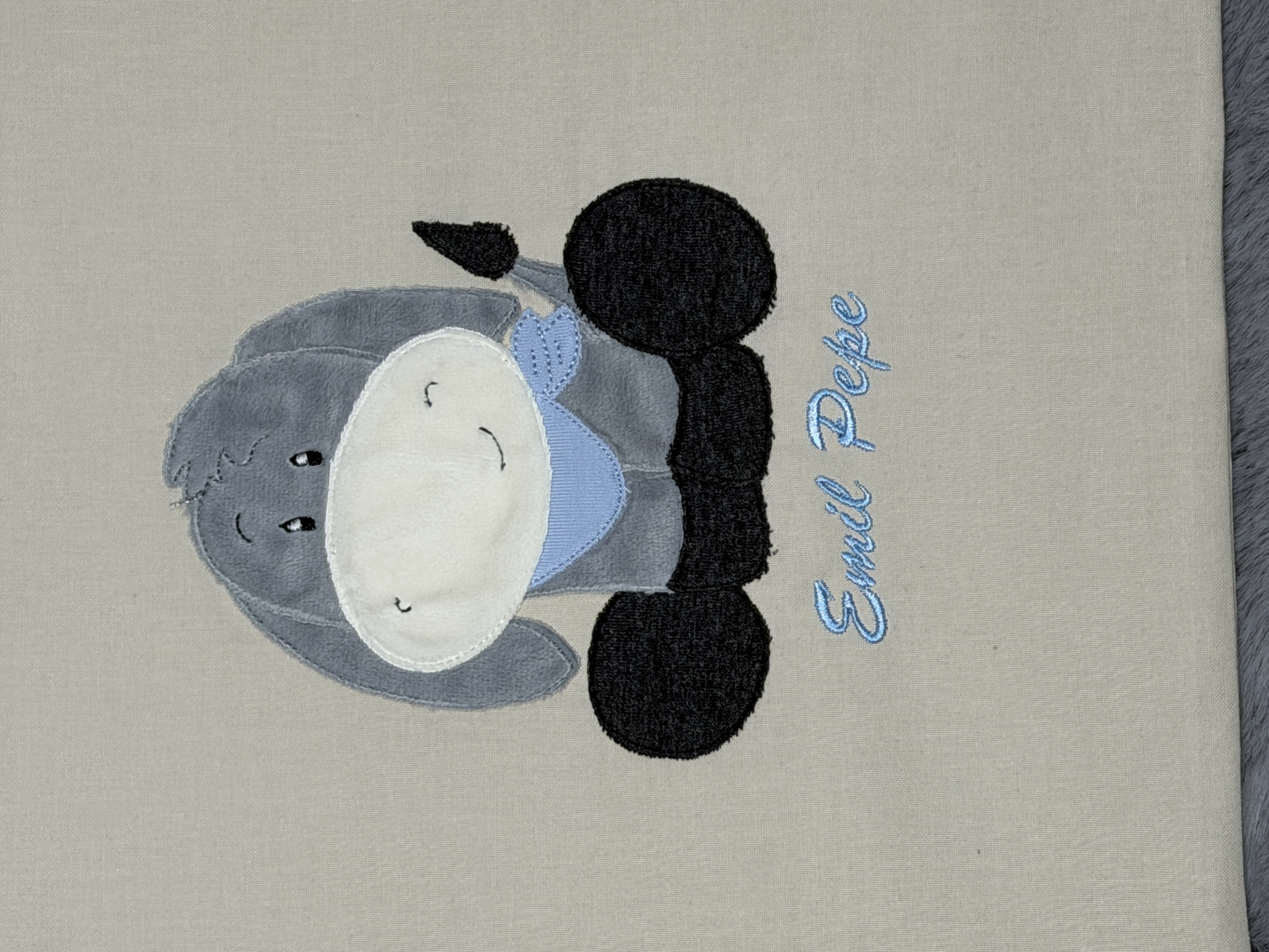 Baumwollbeutel mit Stickmotiv und Klettverschluss