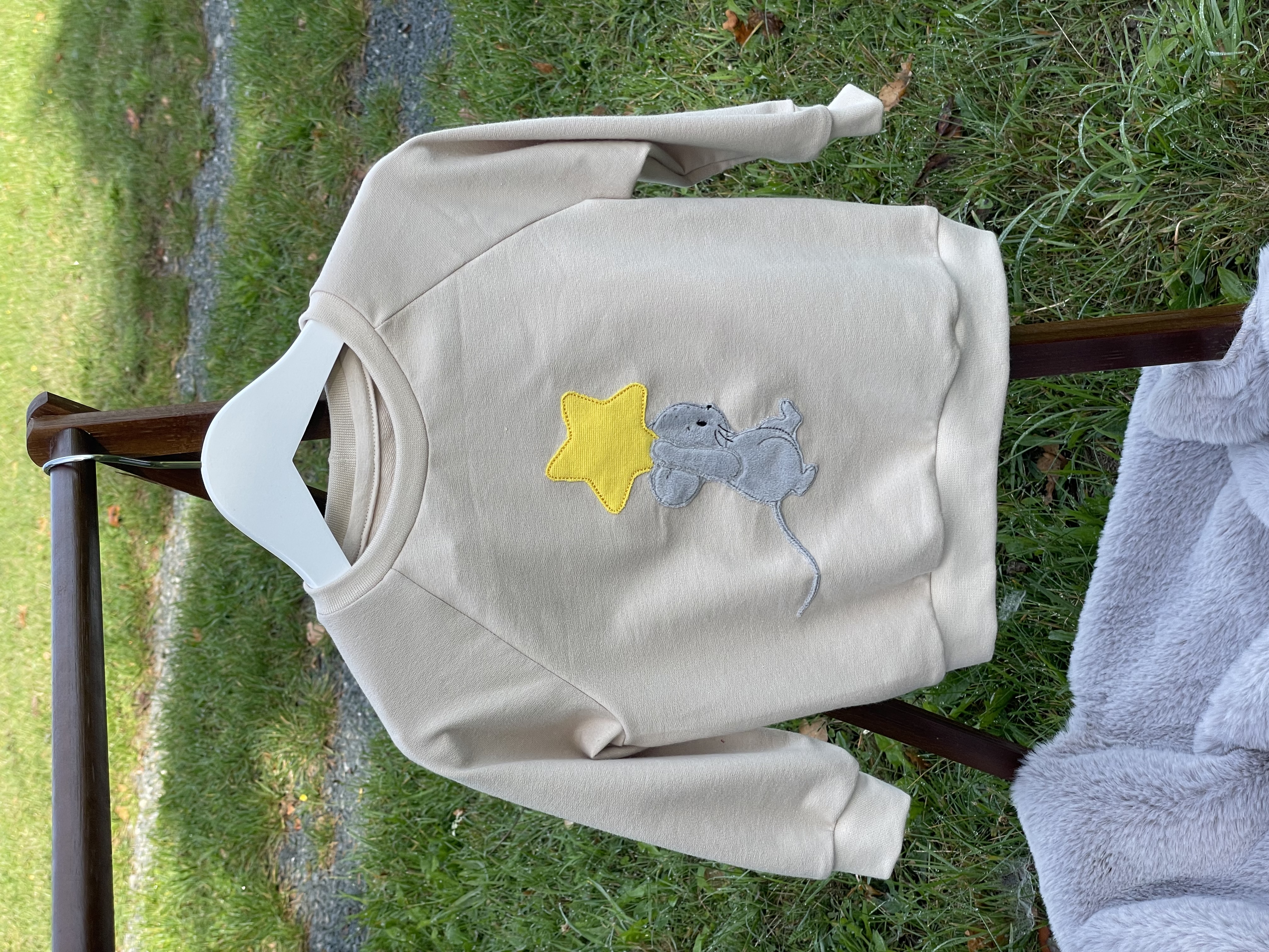 Oversize Sweater mit Maus mit Stern Plüsch Stick