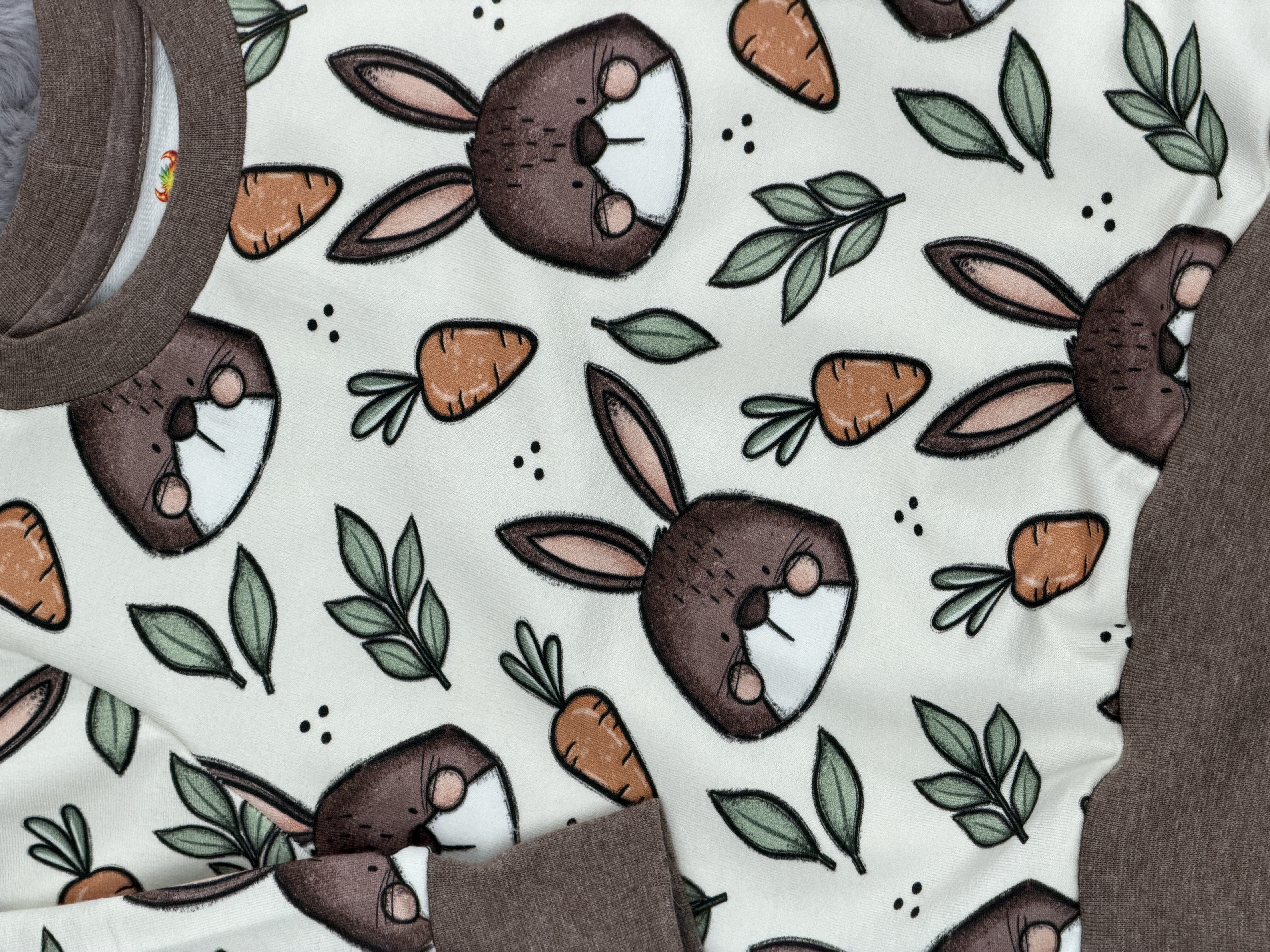 Handmade Oversize Sweater mit Hasen 