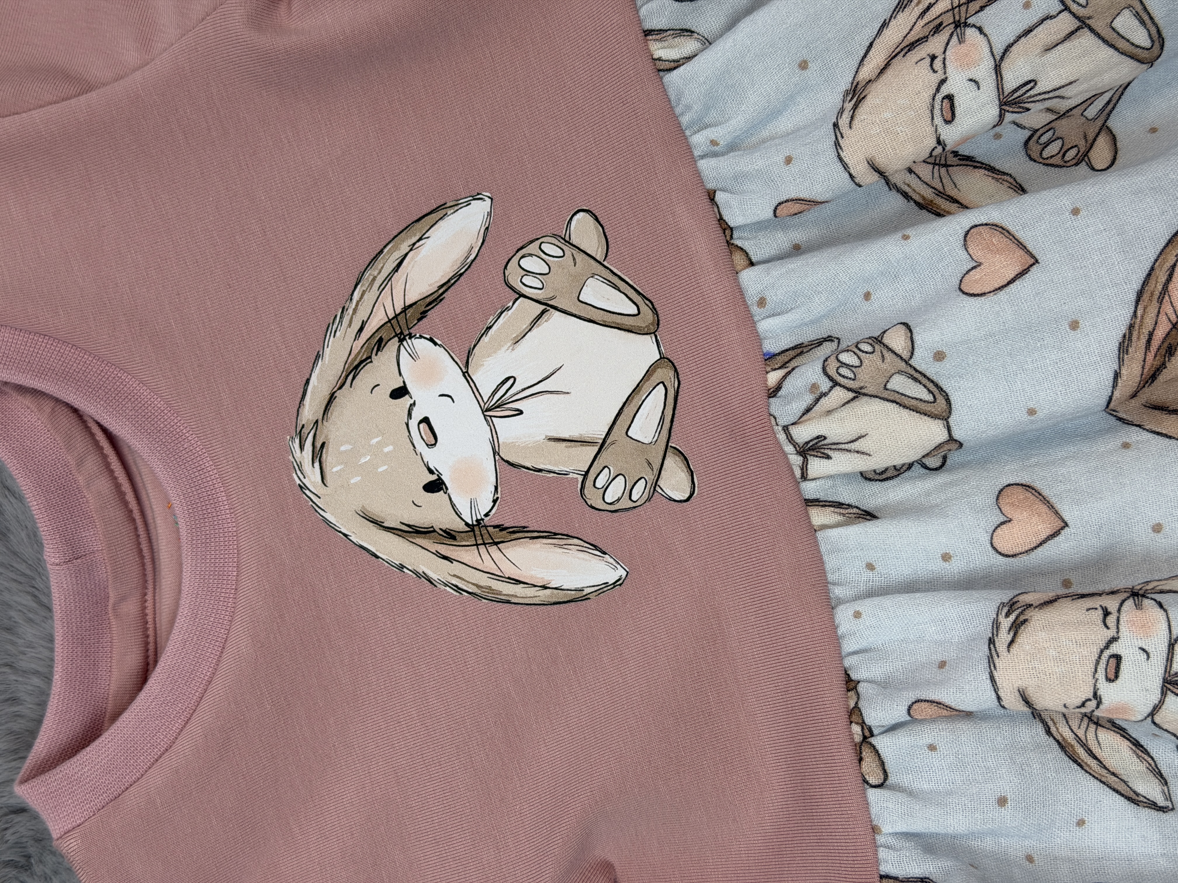 Jersey/Musselin Basic-Kleid mit Bügelbild Hase 