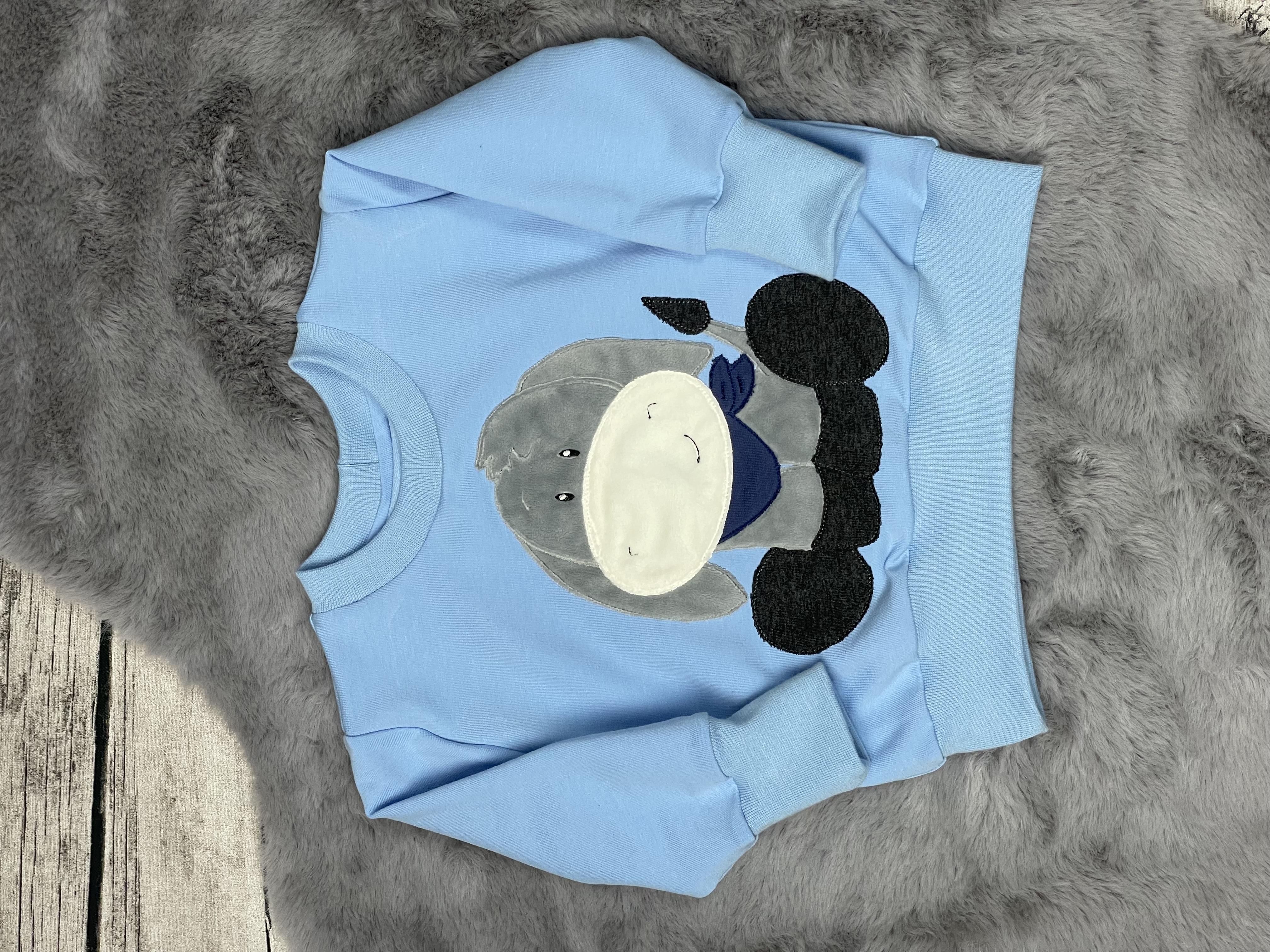 Oversize Sweater mit Esel Plüsch Stick 