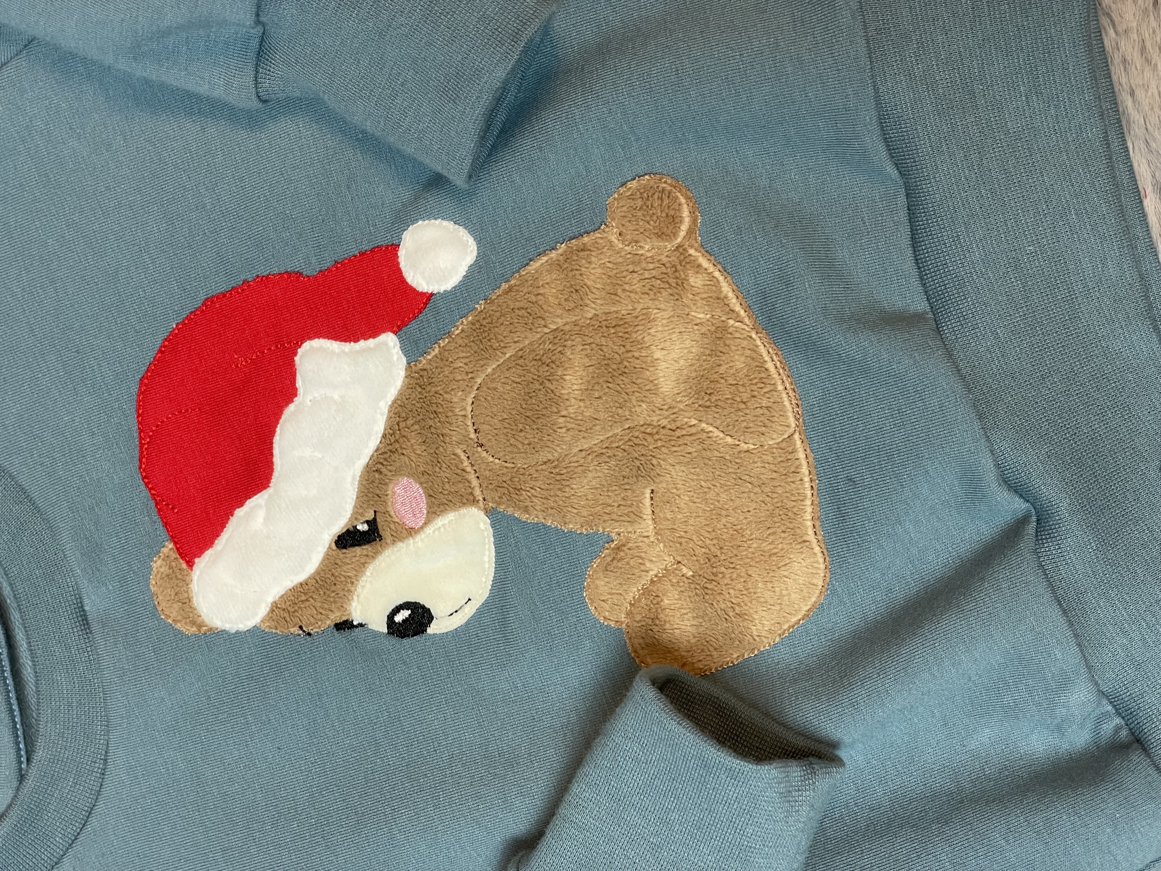 Oversize Sweater mit Weihnachtsbär/ Mütze Plüsch Stick(Weihnachten)