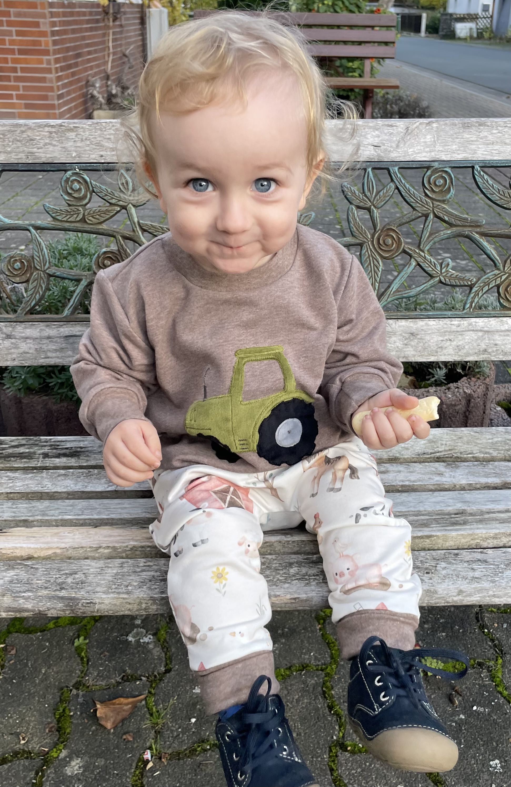 Set „Malu“ Pumphose und bestickter Oversize Sweater (Taupe)