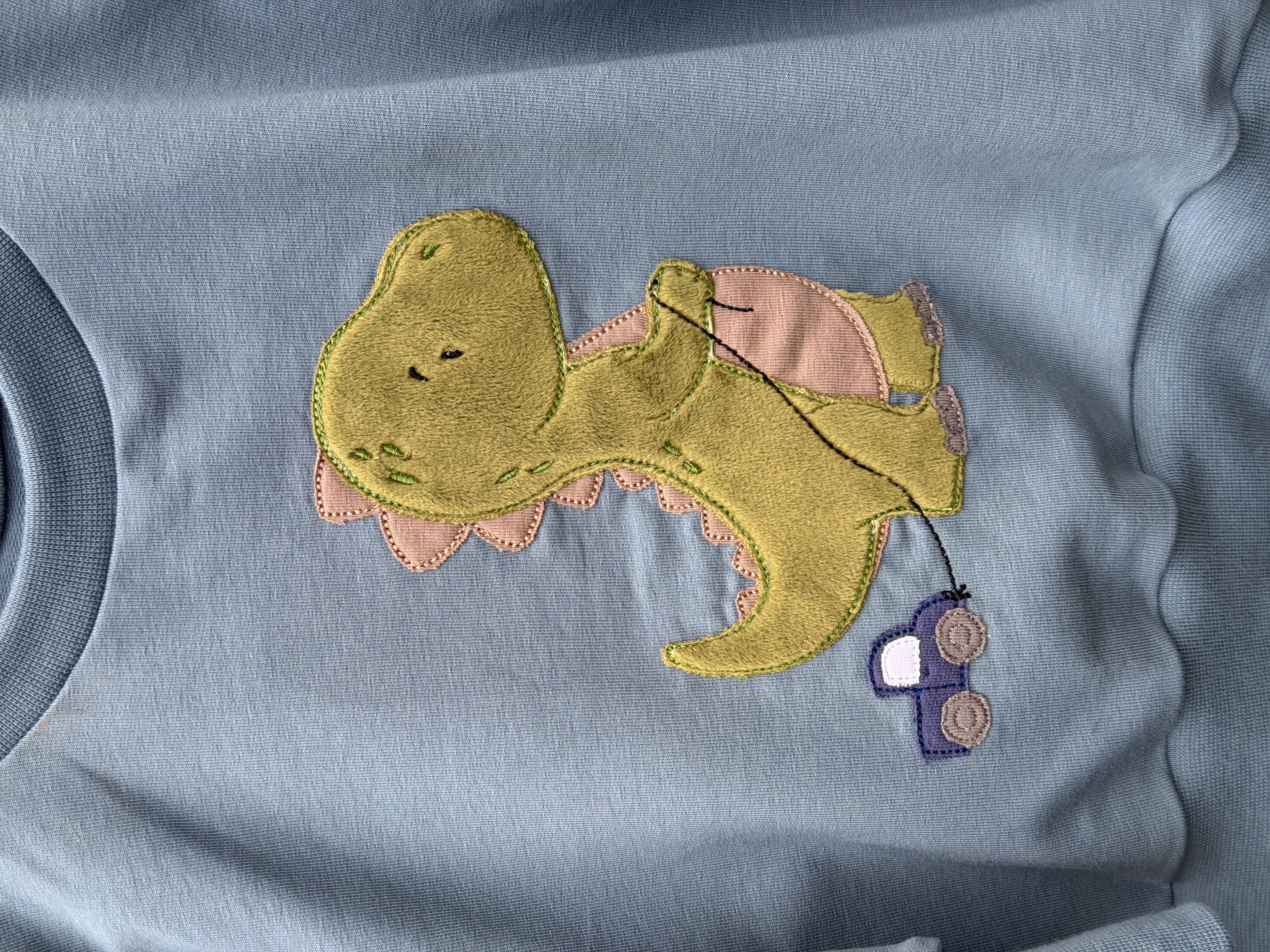 Oversize Sweater mit Stickmotiv Dino 