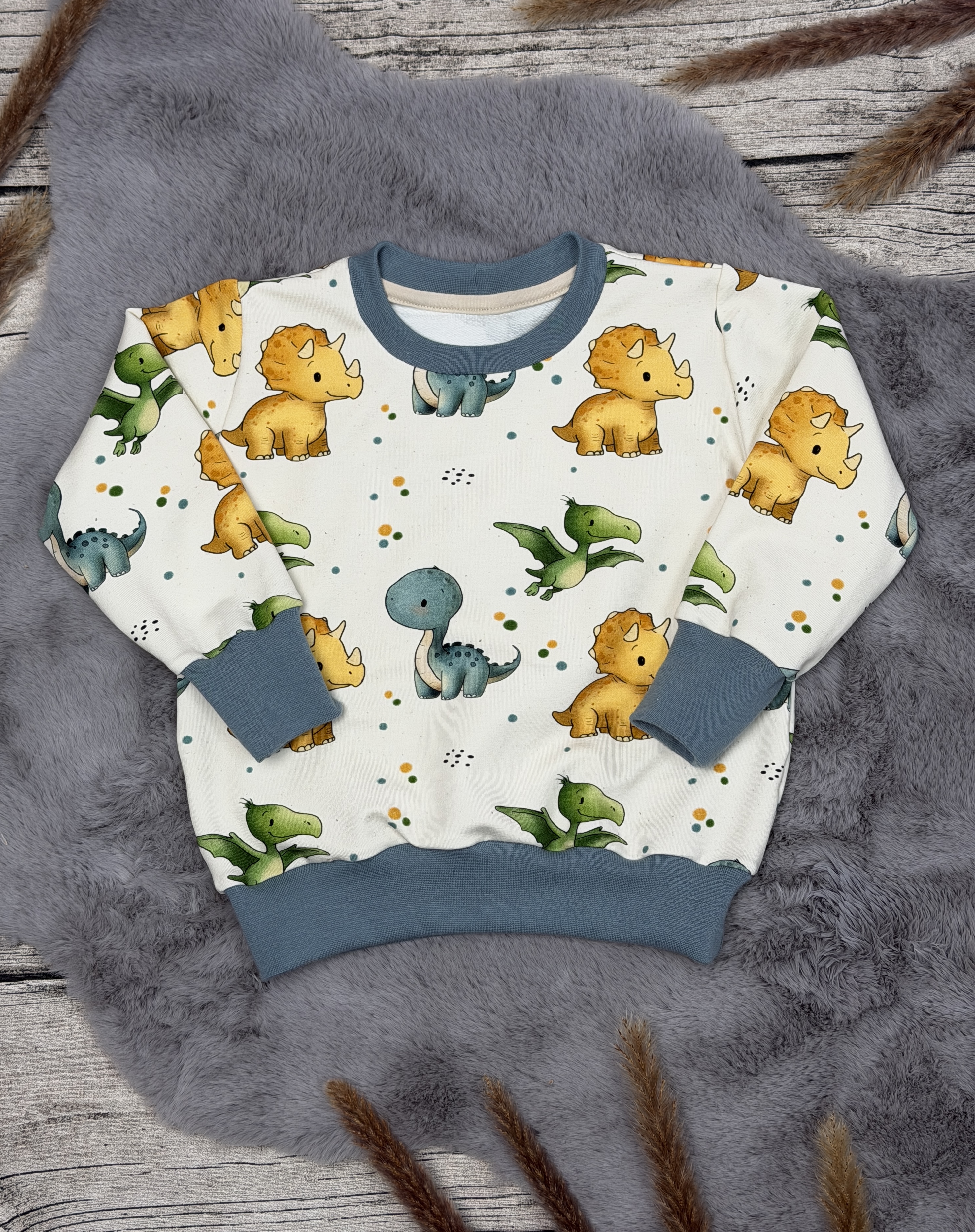 Handmade Oversize Sweater mit Dino