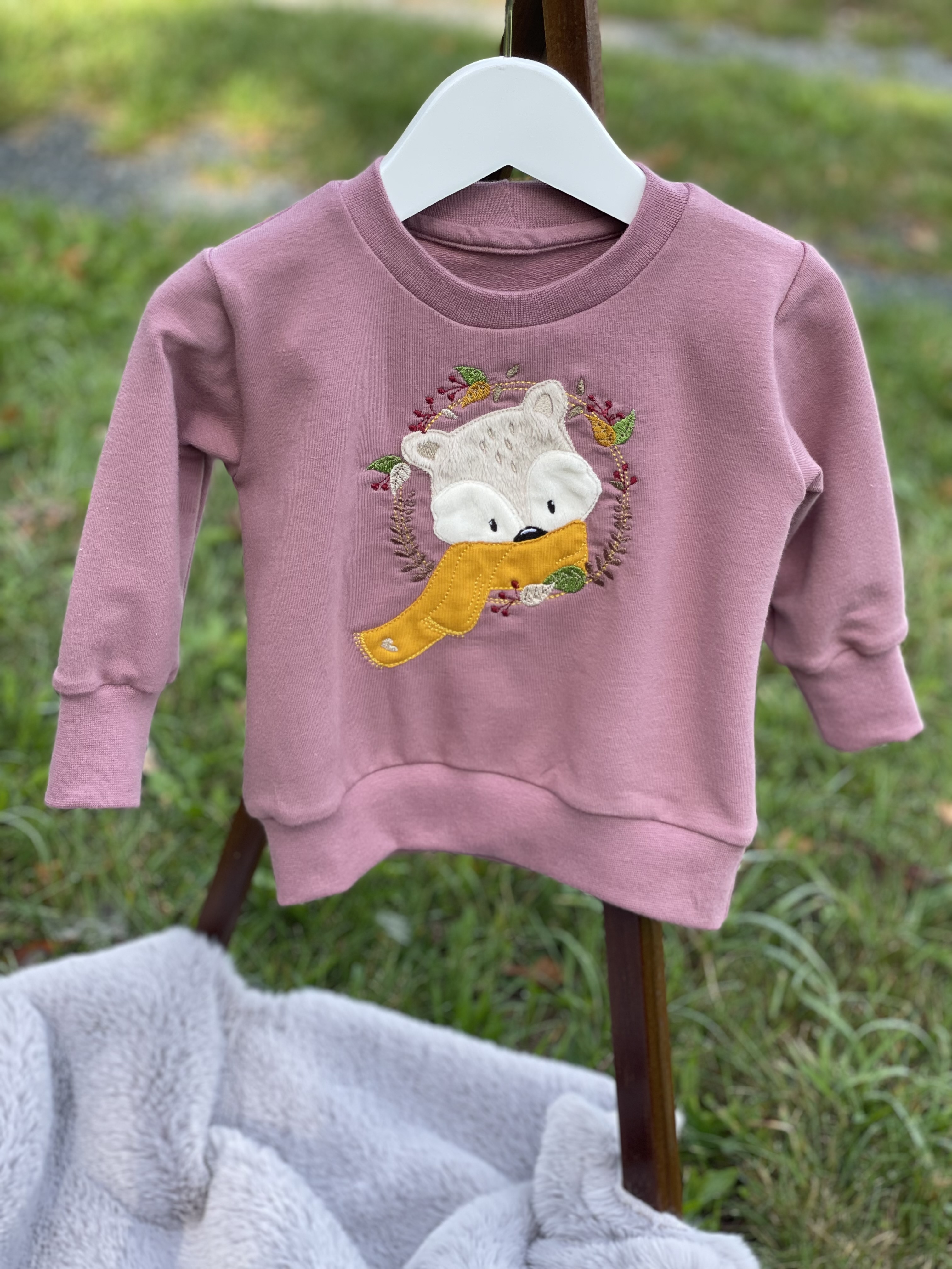 Oversize Sweater mit Herbstfuchs Plüsch Stick