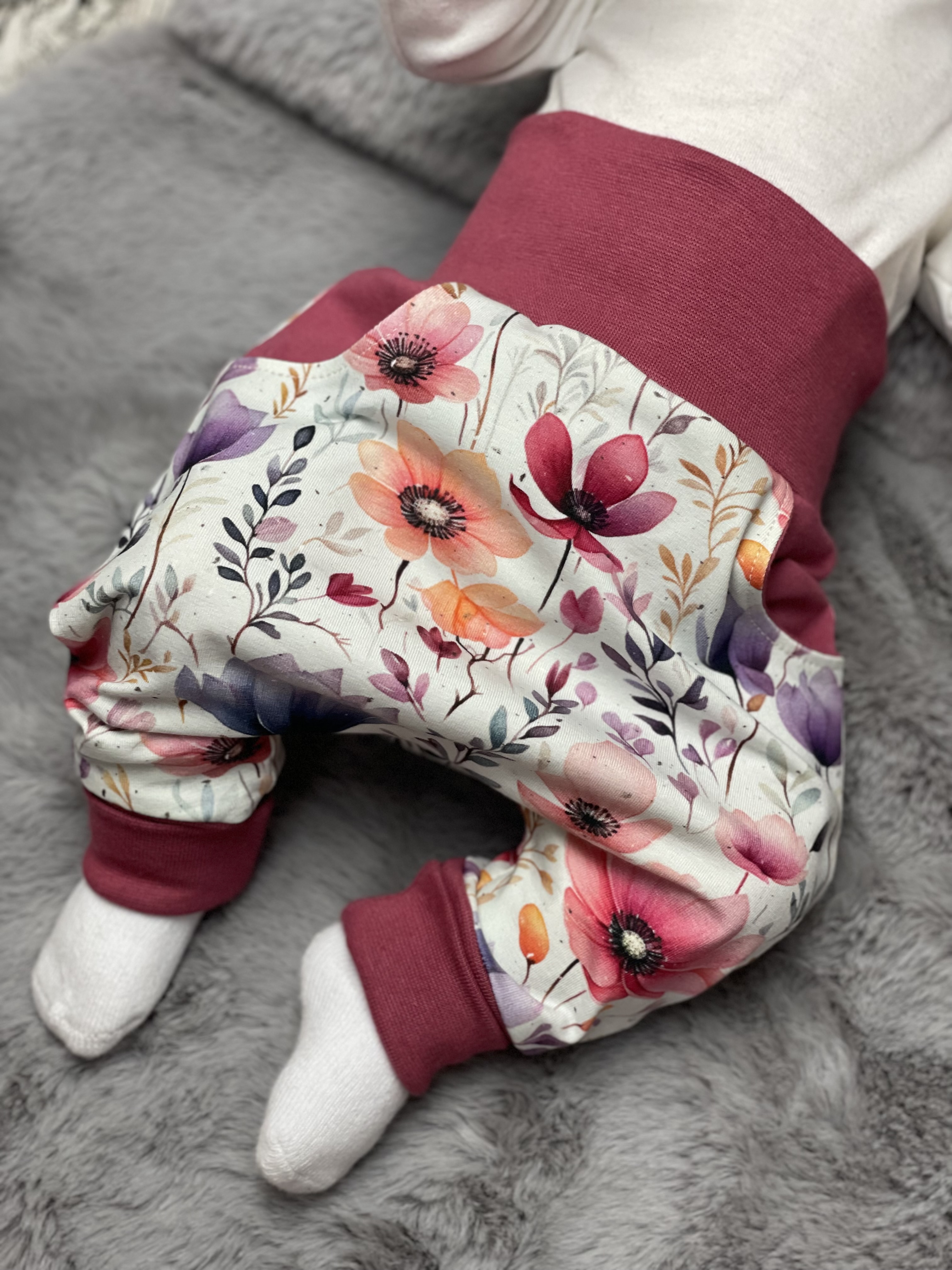 Pumphose Mayla mit Blumen