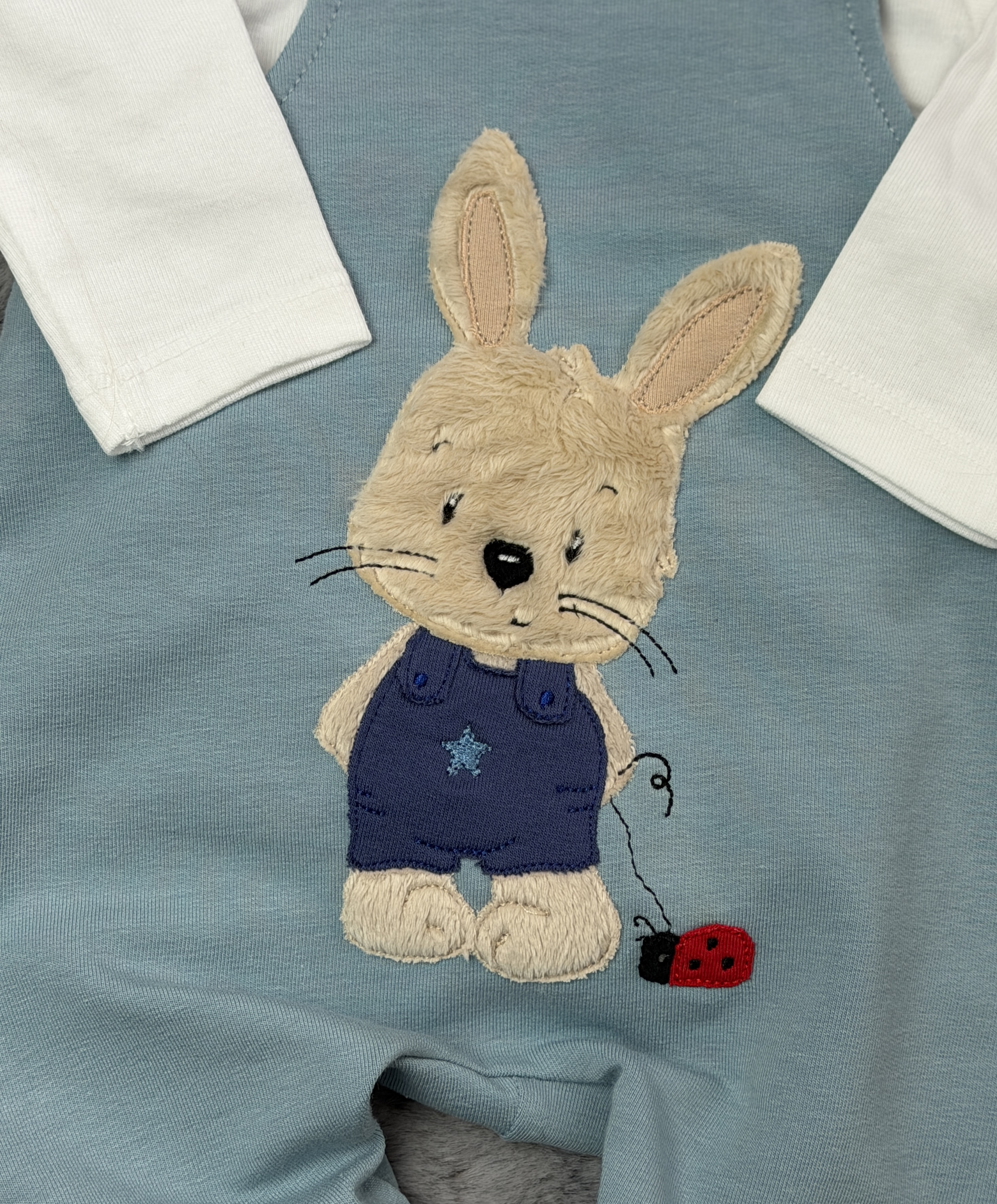 French Terry Latzhose mit Stickmotiv 