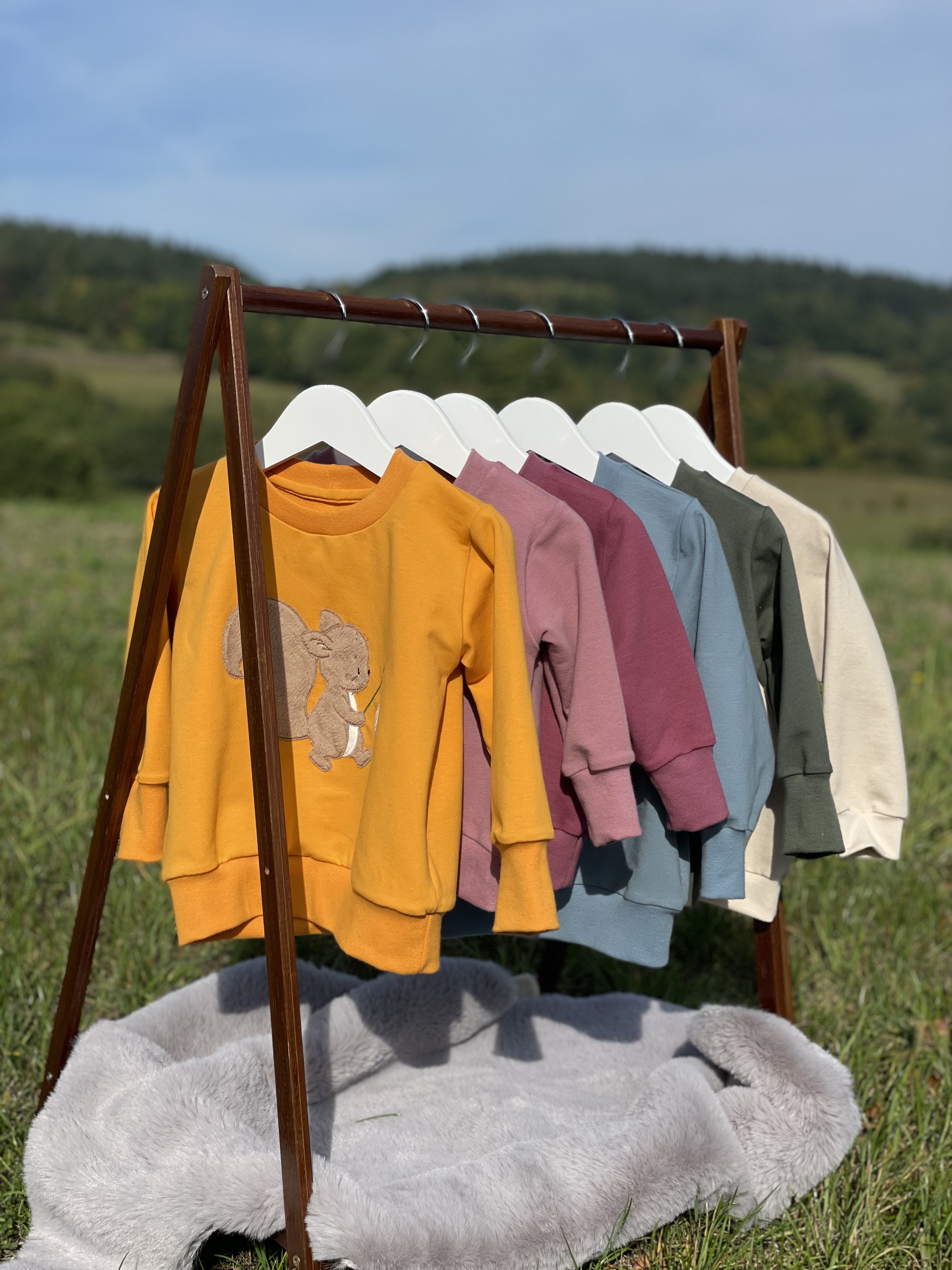 Oversize Sweater mit Dino Plüsch Stickmotiv