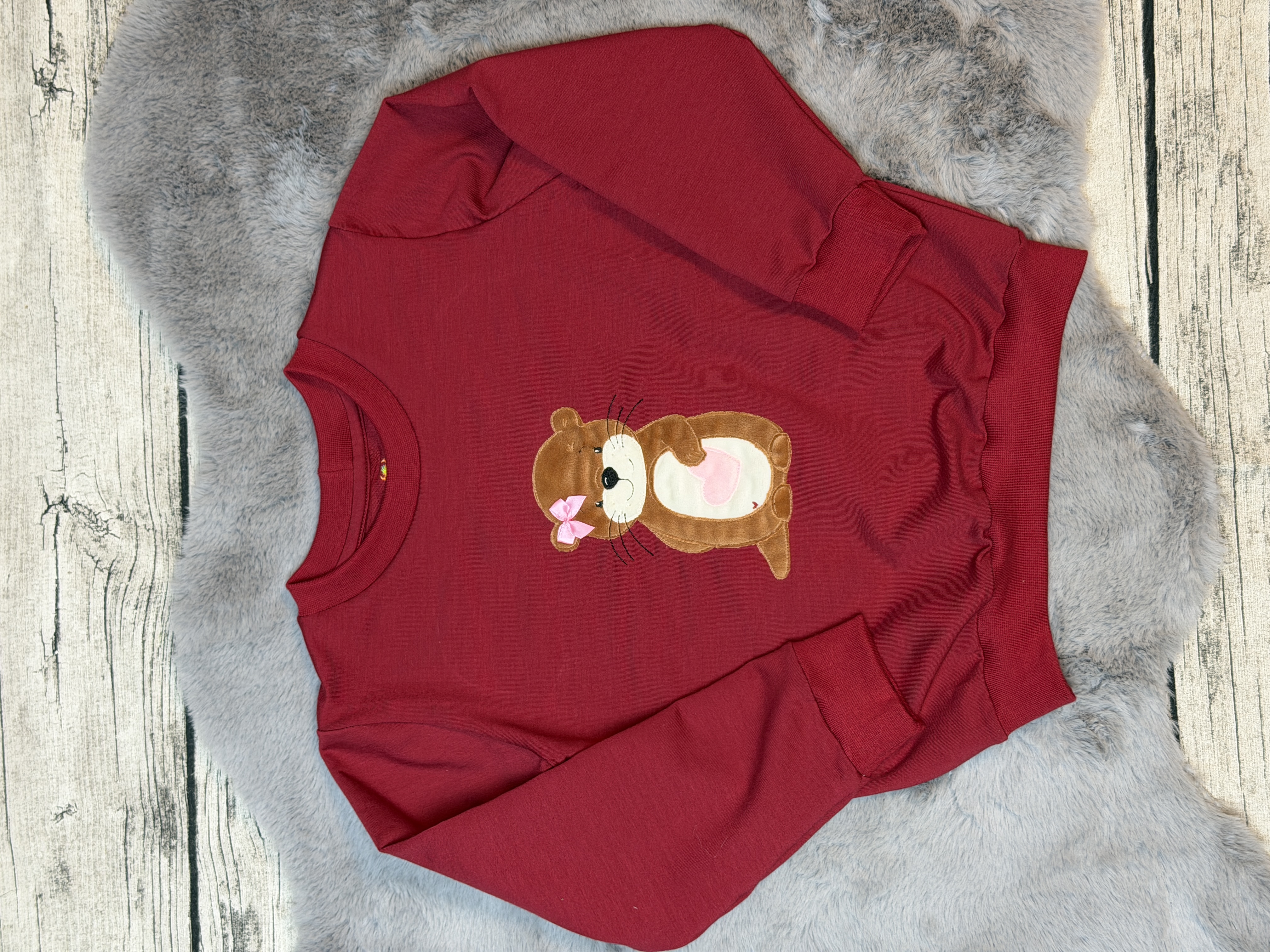 Oversize Sweater mit Stickmotiv Otter