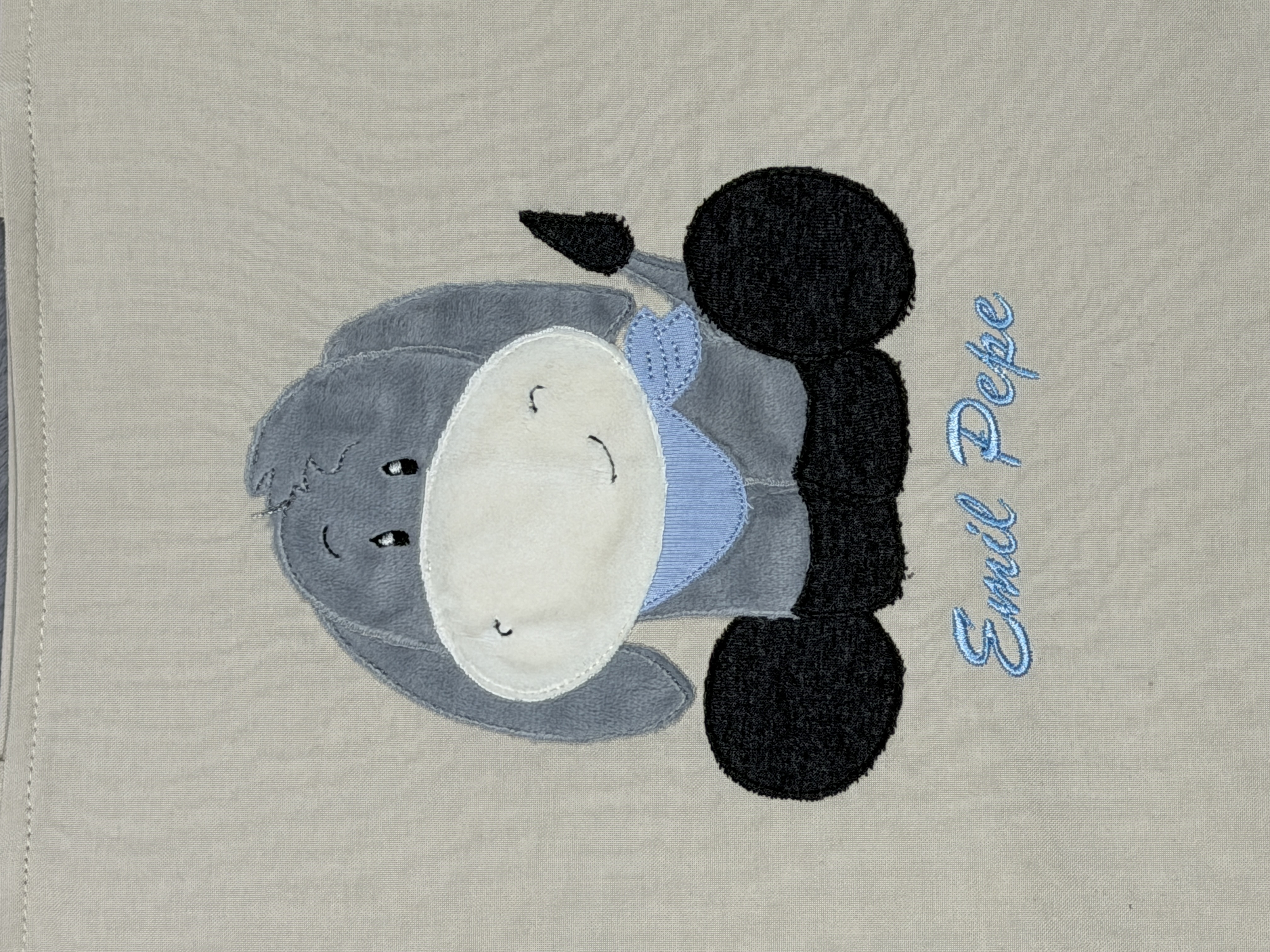 Baumwollbeutel mit Stickmotiv und Klettverschluss